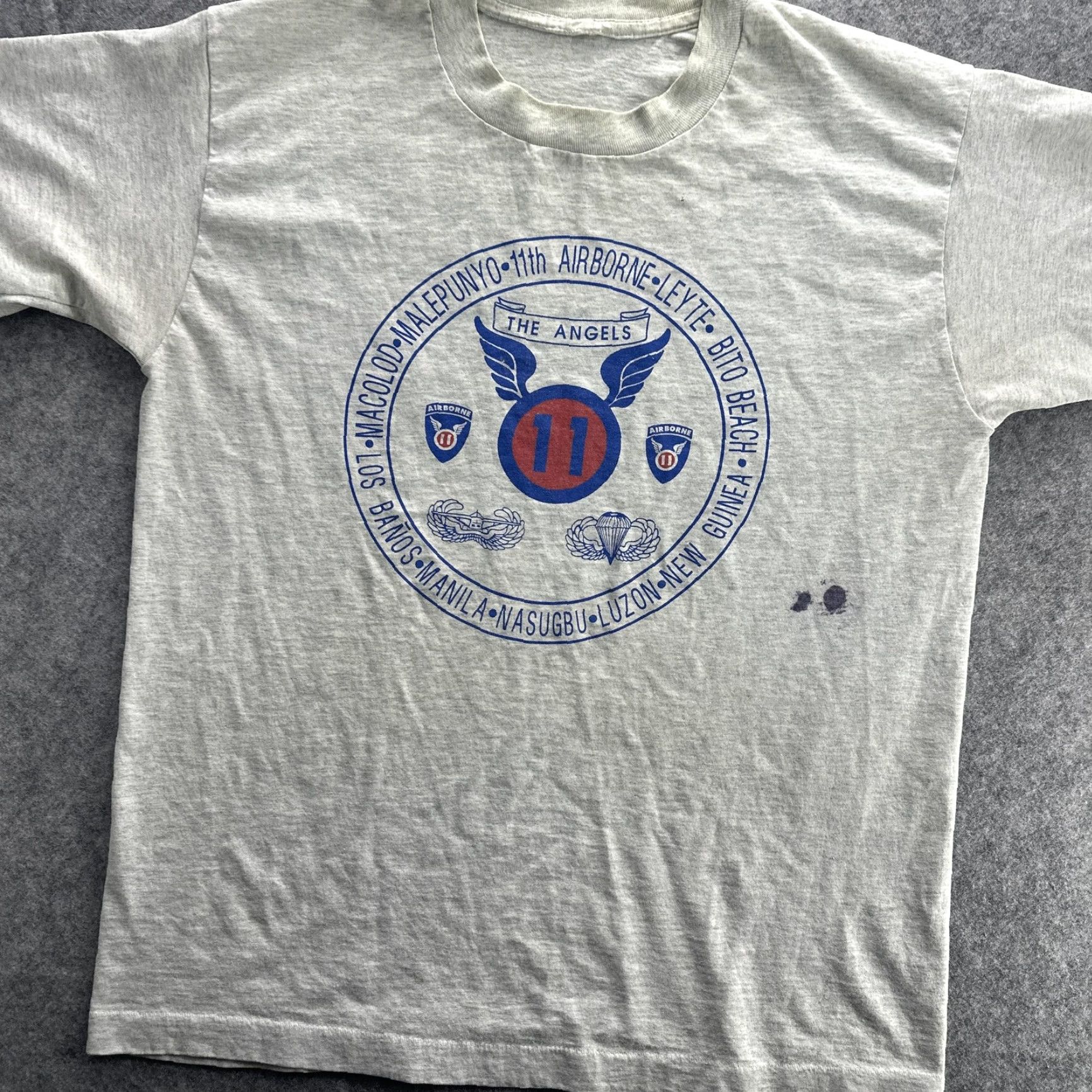 Vintage VINTAGE Screen Stars 11th Airborne Division T-Shirt Mens Medium Gray WWII Paratrooper 90s Military Graphic Size US M / EU 48-50 / 2 - 4 Thumbnail