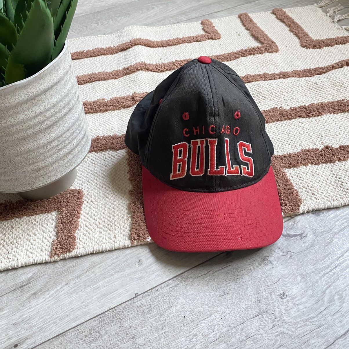 NBA × Vintage VINTAGE STARTER 90s CHICAGO BULLS NBA CAP Size ONE SIZE - 1 Thumbnail