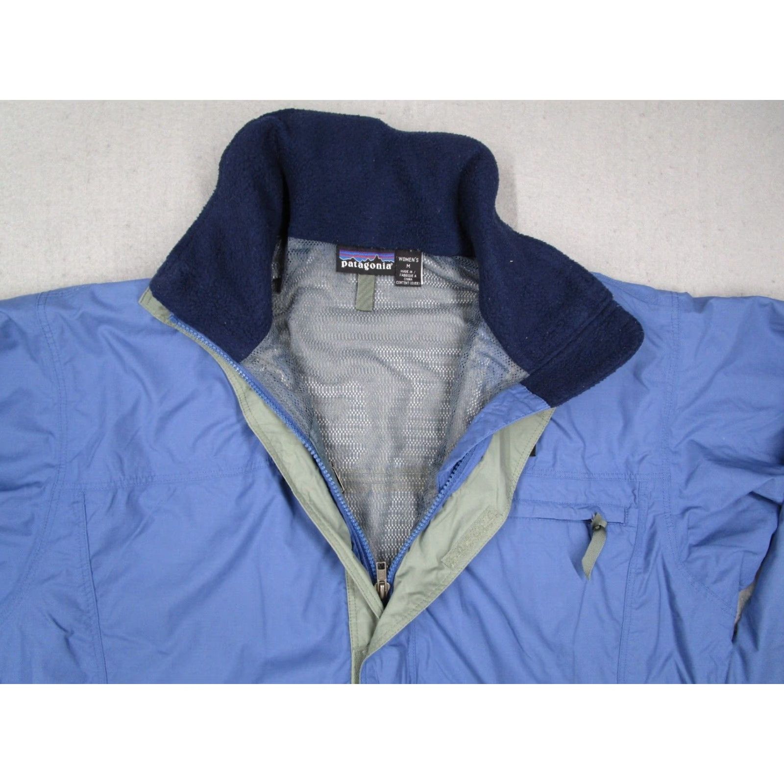 Patagonia VINTAGE Patagonia Jacket Women M Blue Travel Guide Full Zip Hood Pockets Size M / US 6-8 / IT 42-44 - 3 Thumbnail