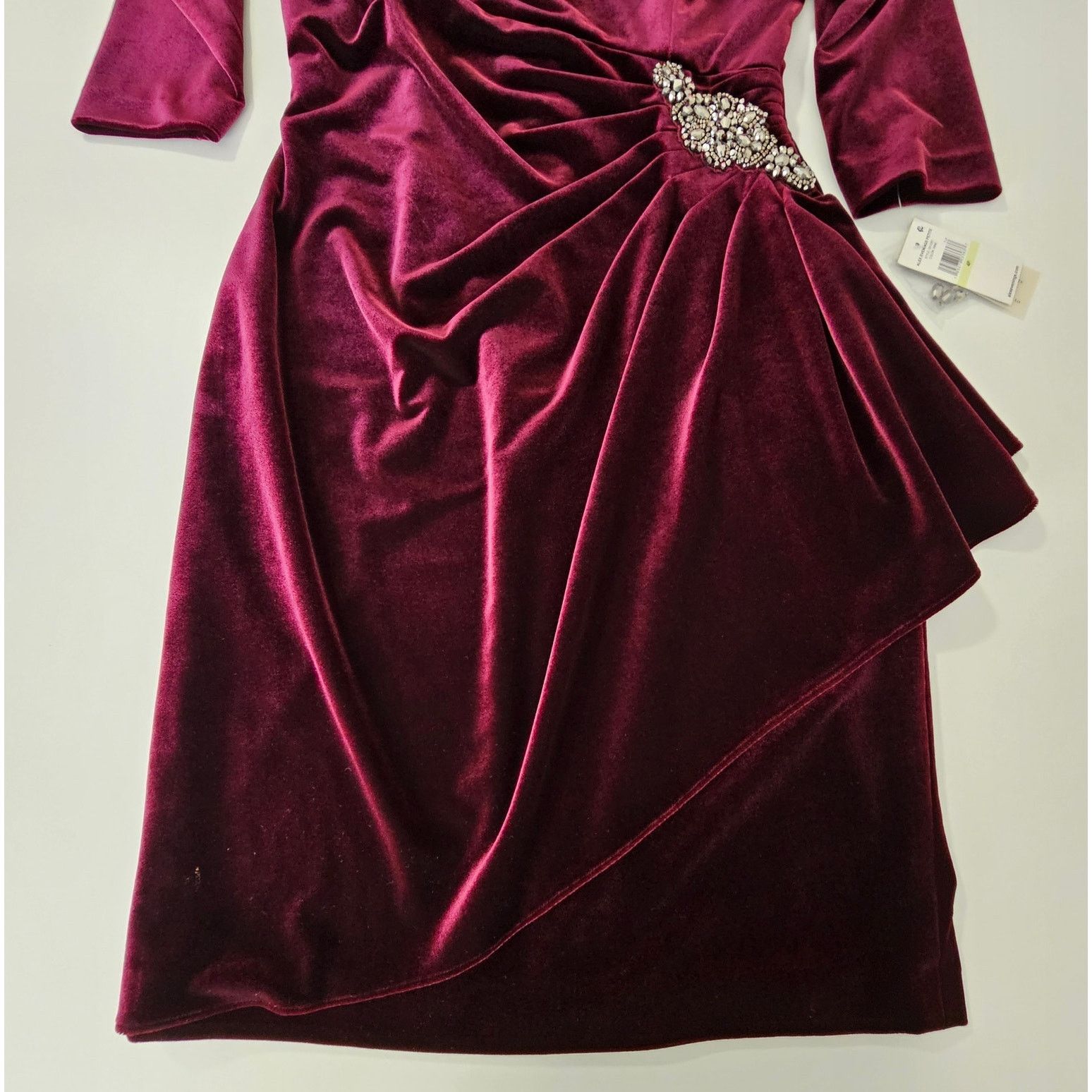 Alex Evenings Alex Evenings Velvet Ruched Beaded Hip Cocktail Dress 4P 4 Size S / US 4 / IT 40 - 11 Thumbnail