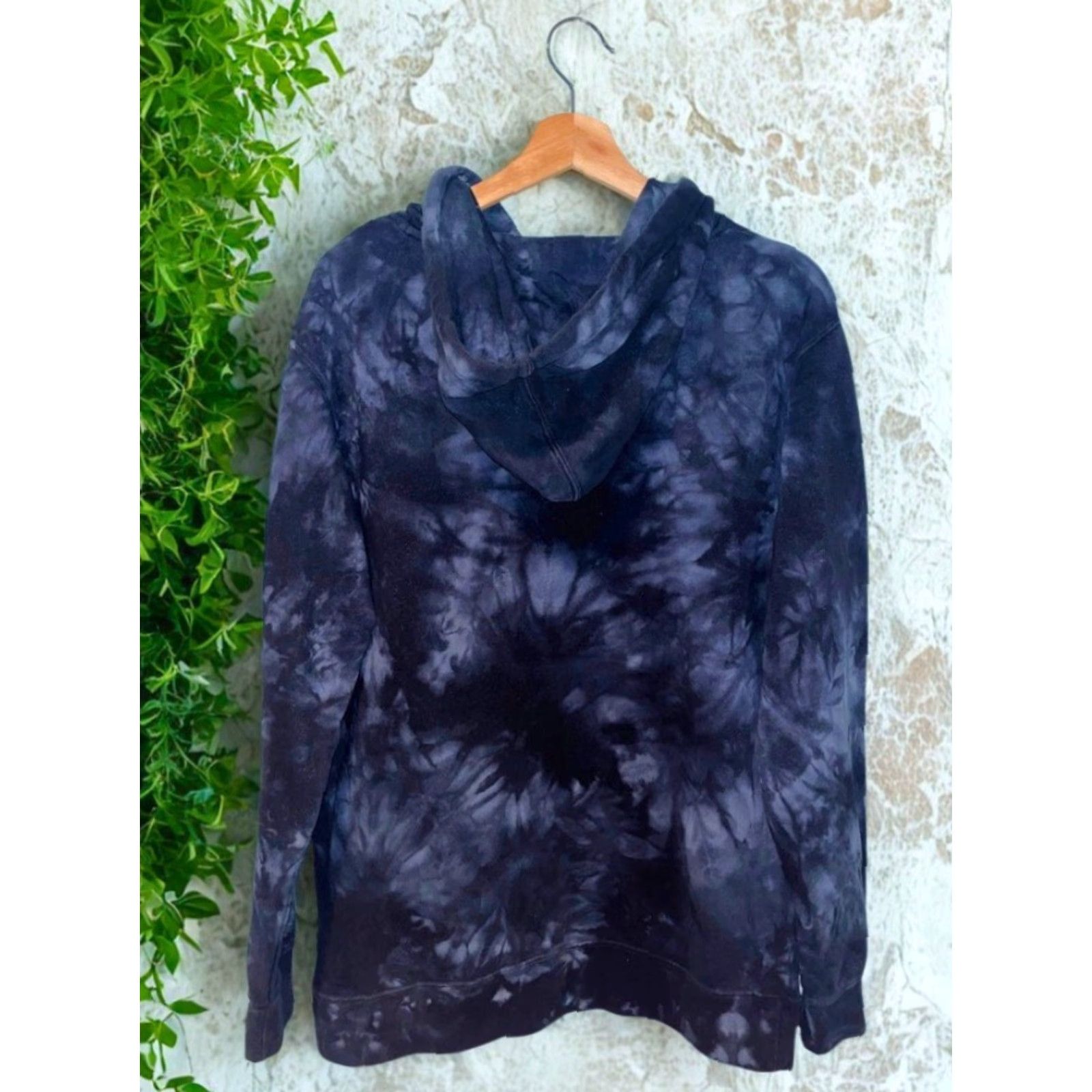 Vintage VINTAGE LinkedIn Employee Exclusive Blue Tie-Dye Hoodie Independent Trading Company Hooded Pullover Men’s M Size US M / EU 48-50 / 2 - 3 Thumbnail