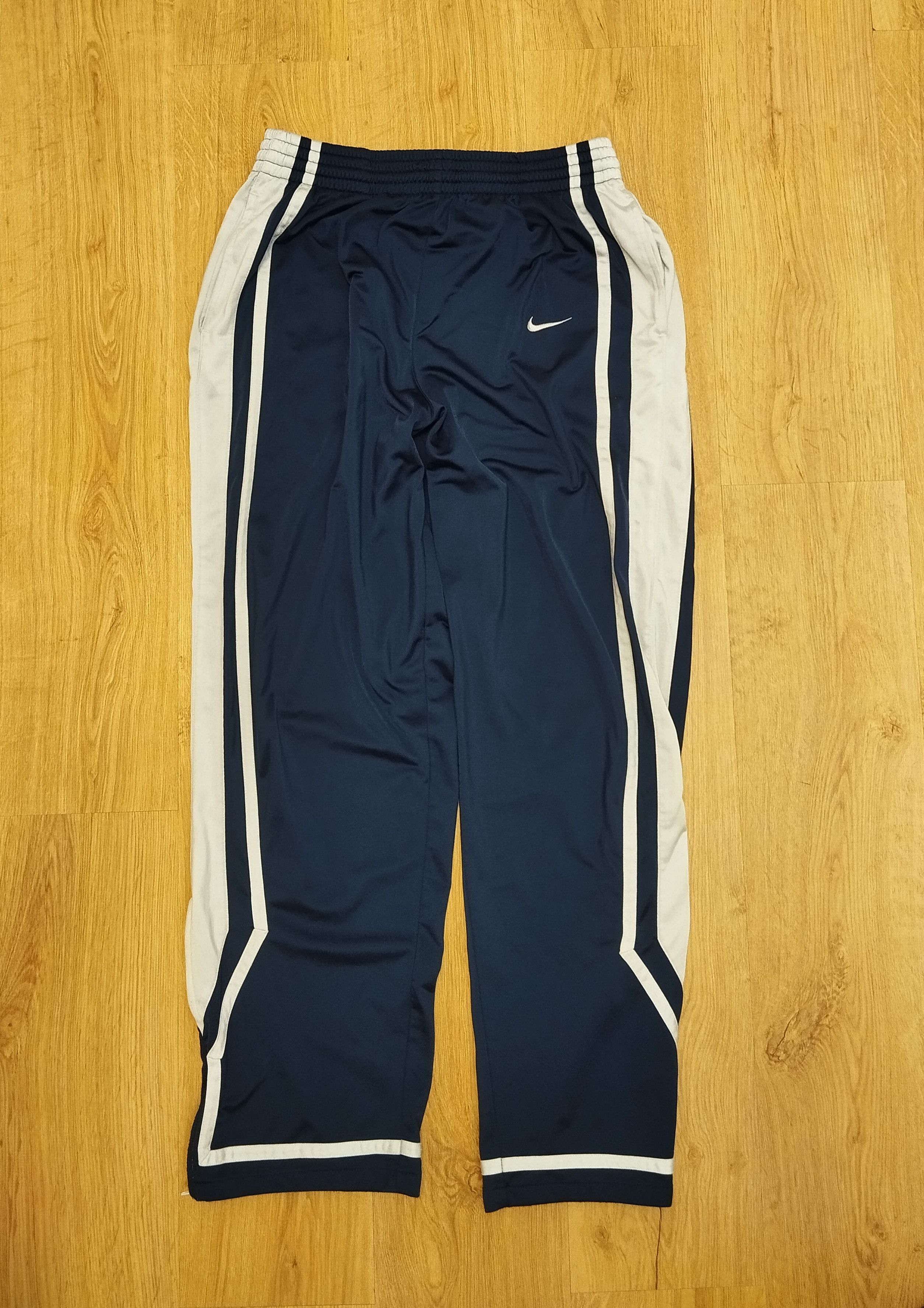 nike tracksuit white stripe