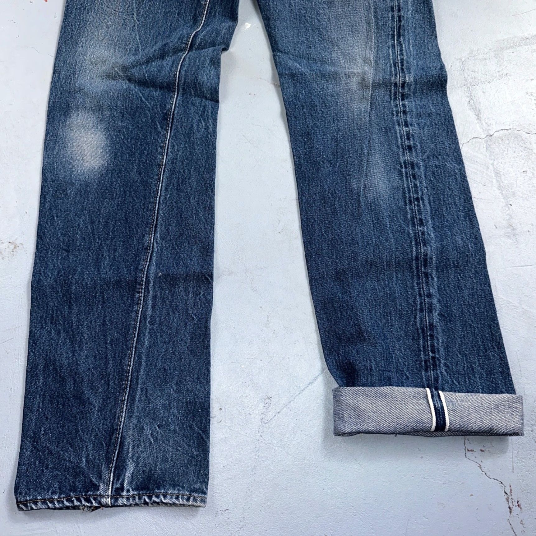 Levi's VINTAGE Levi's 501 Jeans Men 28x36 Blue Denim Straight 80s USA XX Selvedge 501 XX Med Wash 28 36 80s USA Size US 28 / EU 44 - 3 Thumbnail