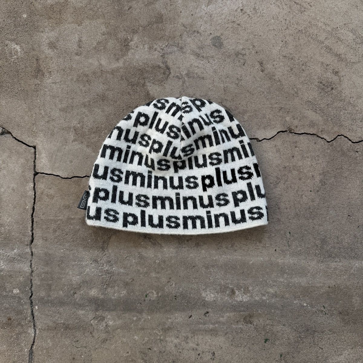 Vintage 00's PlusMinus Beanie Hat Y2k Size ONE SIZE - 2 Thumbnail