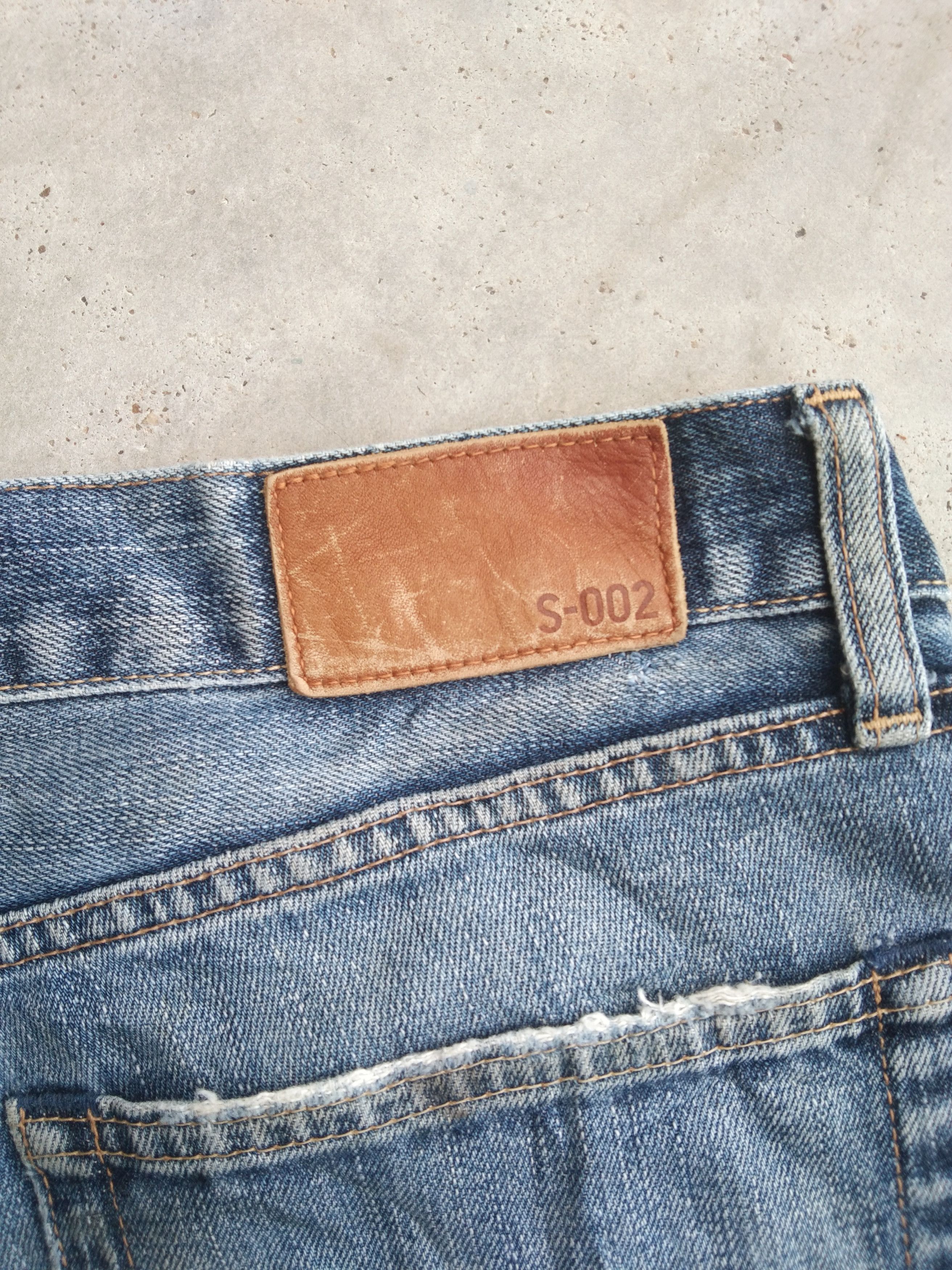 Japanese Brand Vintage Faded Blue Uniqlo S-002 Distressed Jeans 35x30 Size US 35 - 4 Thumbnail