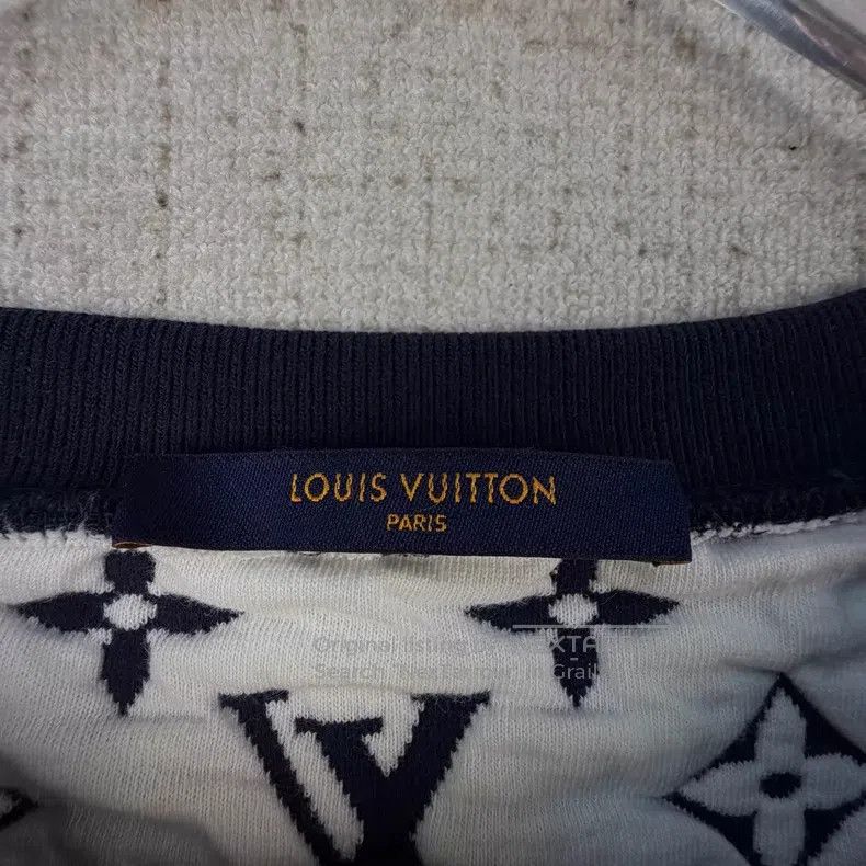 Louis Vuitton Louis Vuitton size 4l Round neck sweatshirt with full print Size US M / EU 48-50 / 2 - 4 Thumbnail
