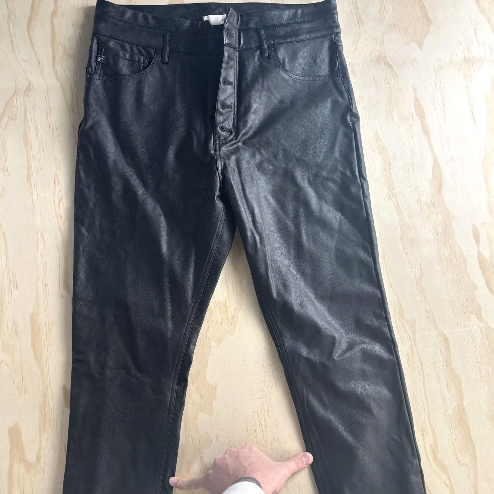 Vintage KanCan Faux Leather Jegging Pants Womens 32 Black Skinny Ankle Zip Button Fly Size 24" / US 00 / IT 34 - 3 Thumbnail