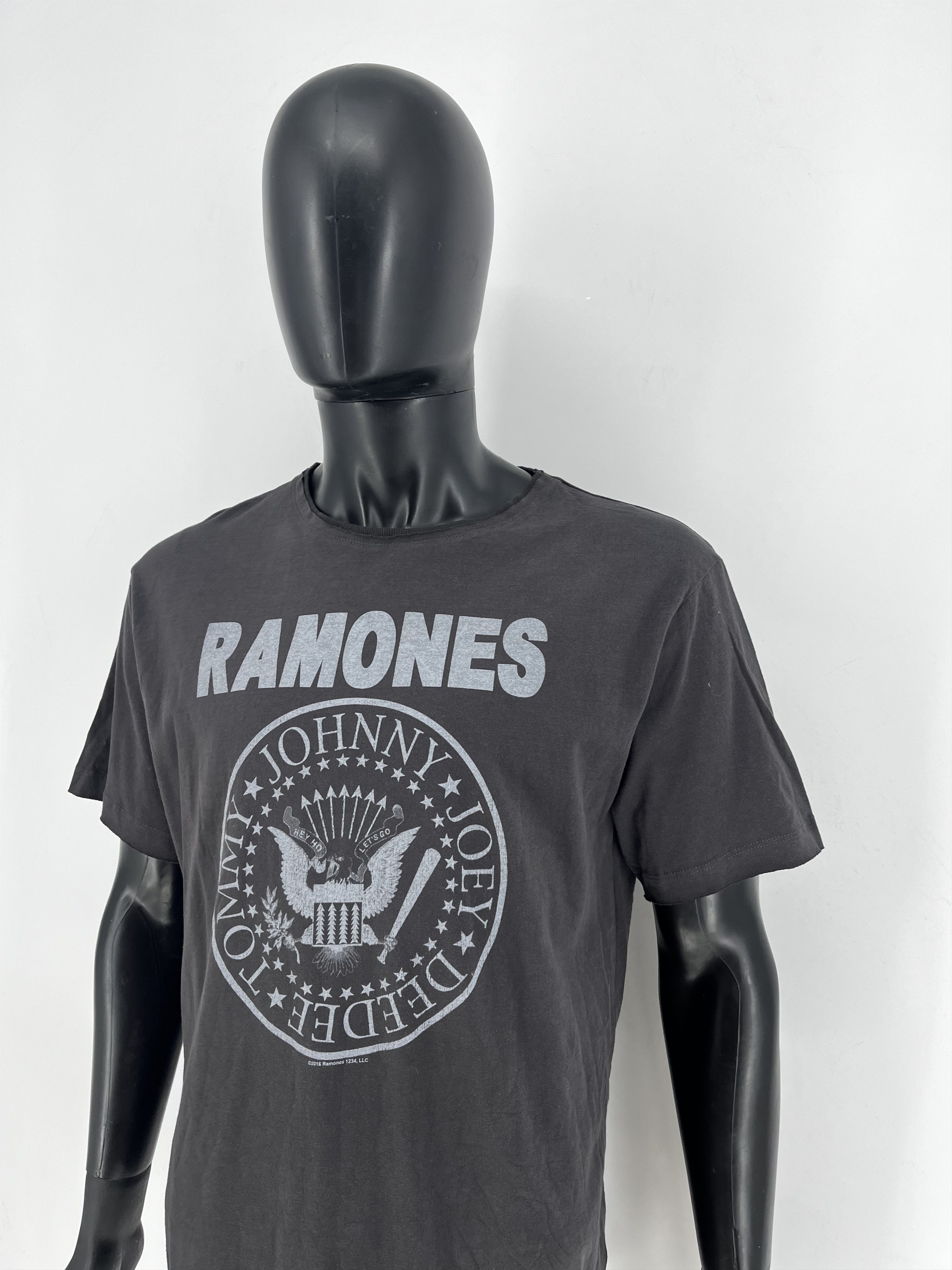 Band Tees Rare🔥 Vintage Y2K Ramones Tees Band tee Travis Style Size US XXL / EU 58 / 5 - 5 Thumbnail