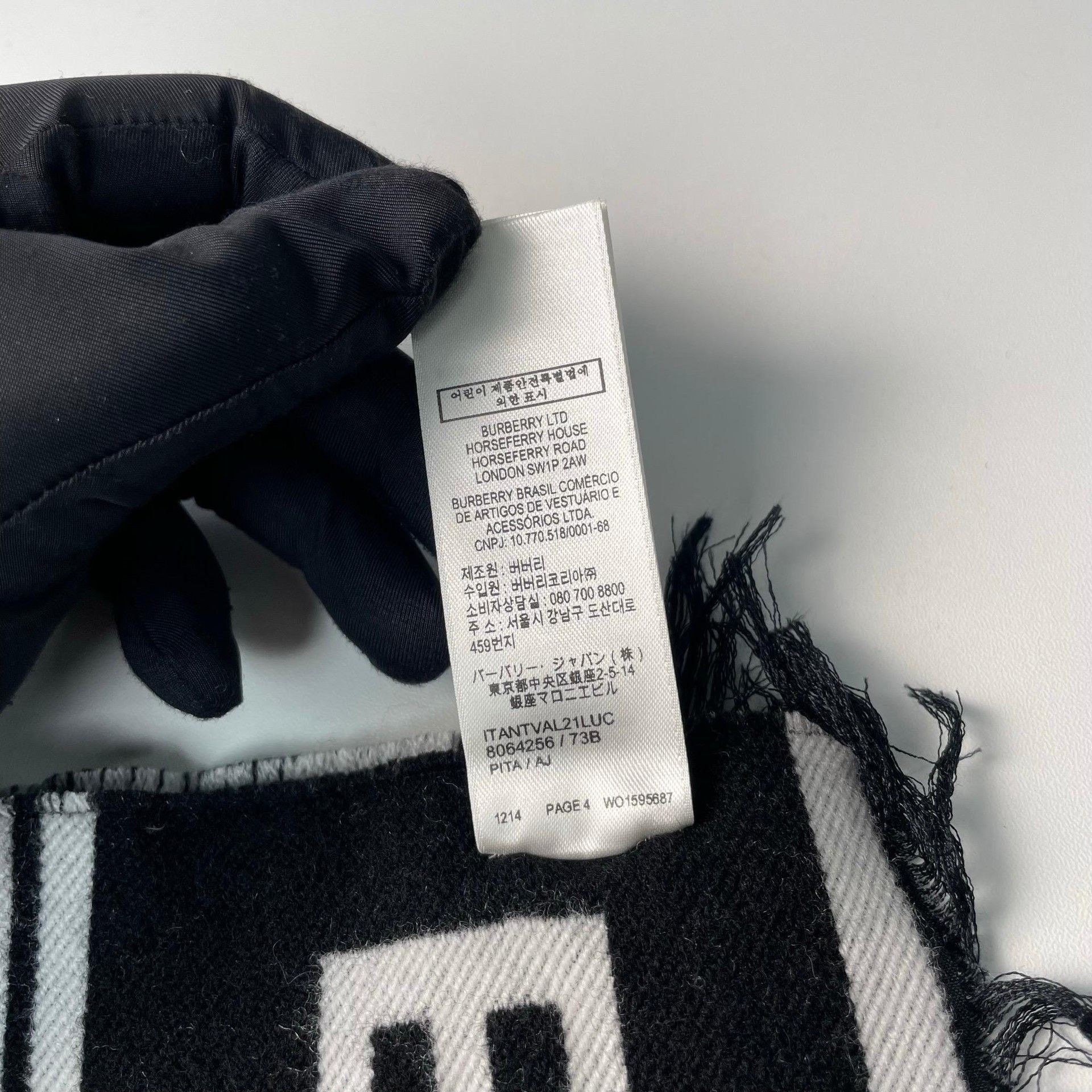 Other Burberry Limited Rabbit Fringed Scarf. Size ONE SIZE - 8 Thumbnail