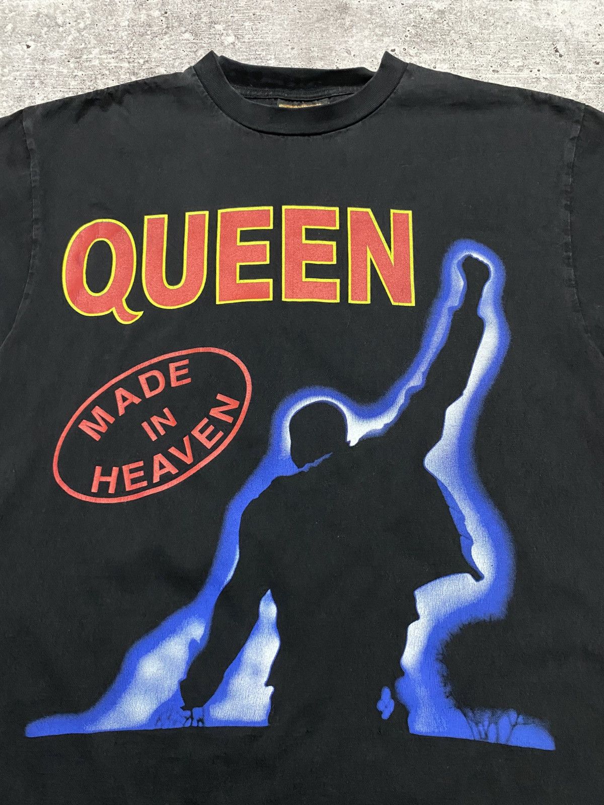 Vintage 🔥Queen vintage tour t shirt Size US L / EU 52-54 / 3 - 6 Thumbnail