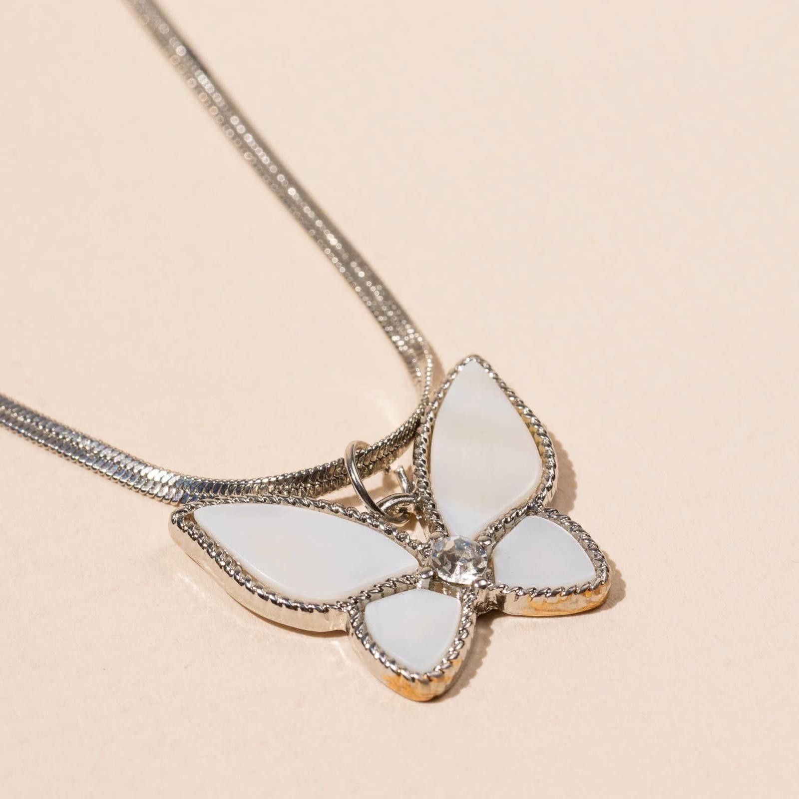 Other Butterfly Charm Short Necklace Gold or Silver Size ONE SIZE - 2 Thumbnail