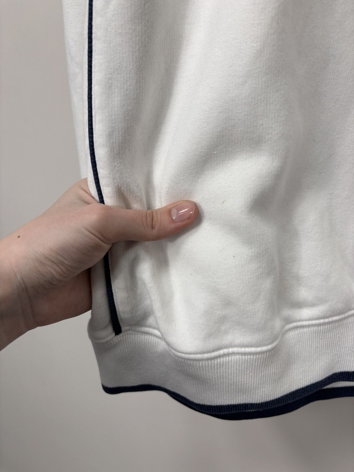 Nike Vintage Nike Big Center Embroidered Swoosh White Sweatshirt Size US XL / EU 56 / 4 - 7 Thumbnail