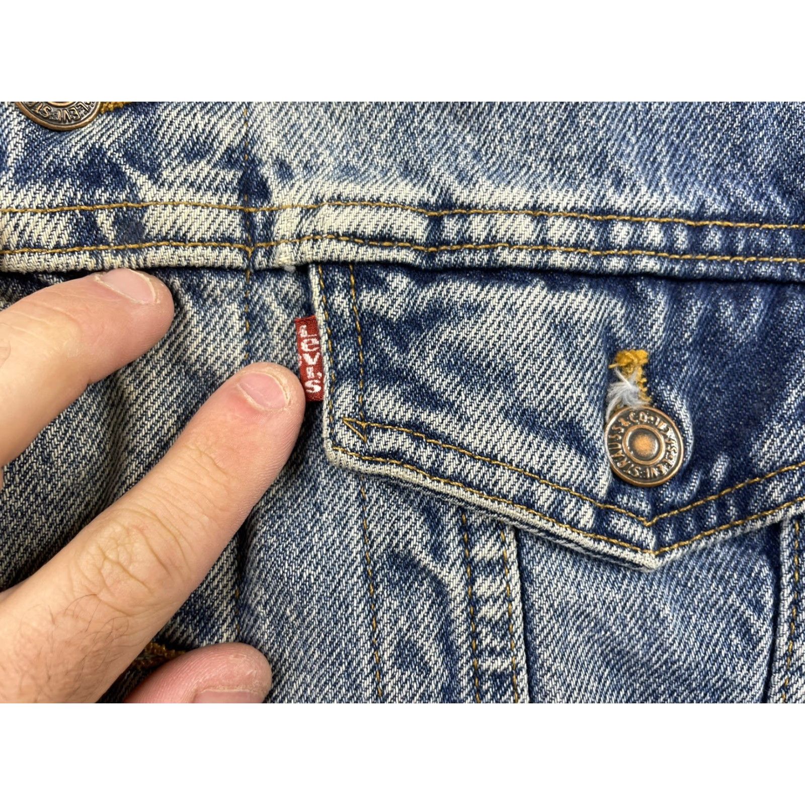 Levi's VINTAGE Levi’s Men’s 715-70699 Distressed Denim Jean Jacket Made USA Plaid Lined Size US 31 - 3 Thumbnail