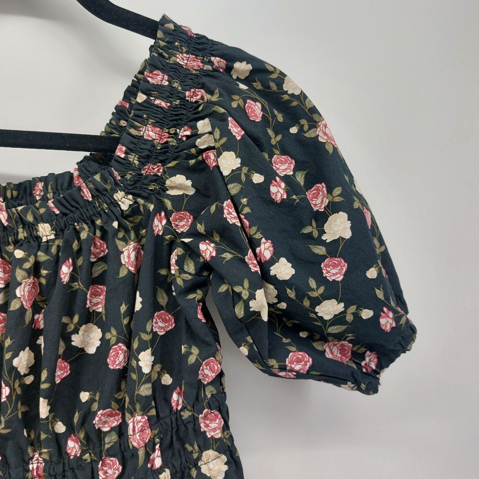 Other Celebrity Pink Floral Puff Sleeve Black Top Smocked Size L Size L / US 10 / IT 46 - 9 Thumbnail