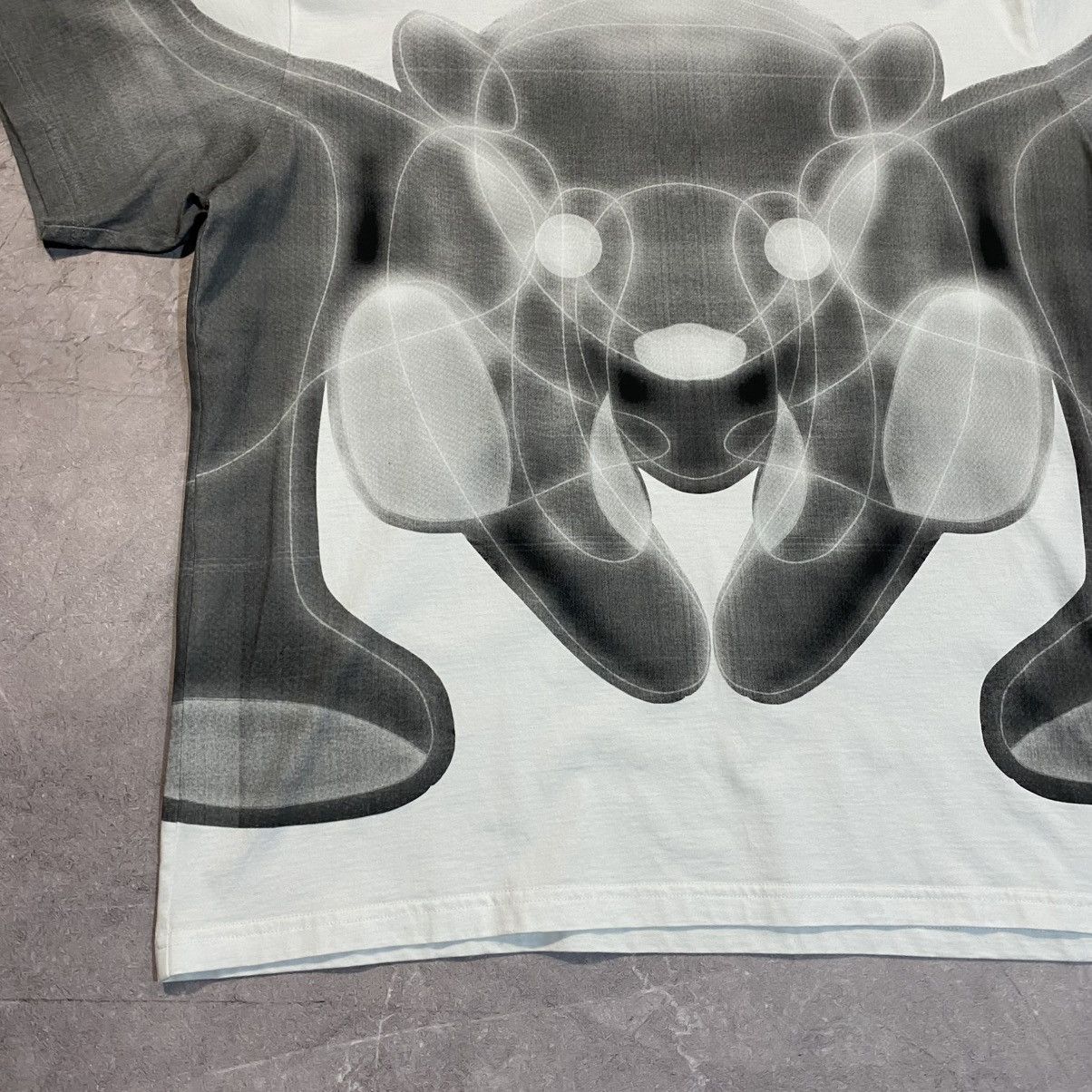 Burberry RARE ! BURBERRY ELON GRAPHIC BEAR TEE Size US M / EU 48-50 / 2 - 6 Thumbnail