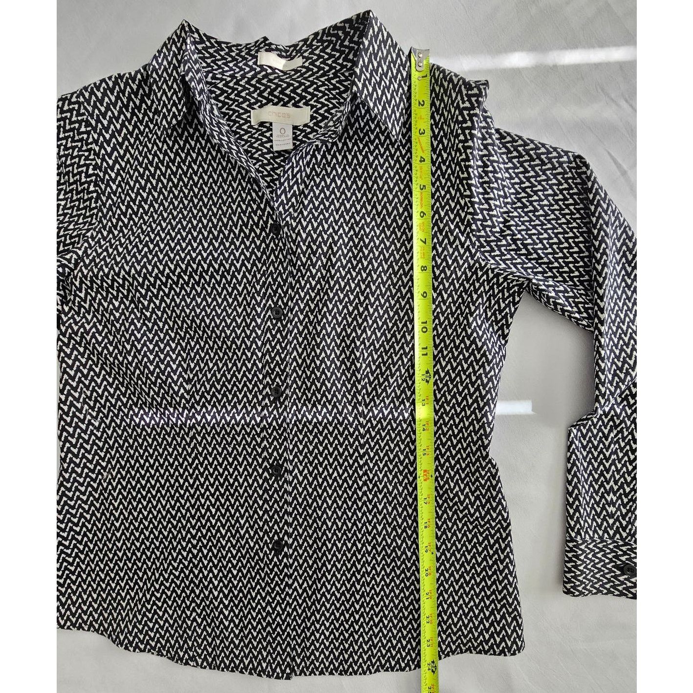 Chicos Chico's No-Iron Zig-Zag Button Front Blouse Shirt Top 0 S 4 Size S / US 4 / IT 40 - 5 Thumbnail