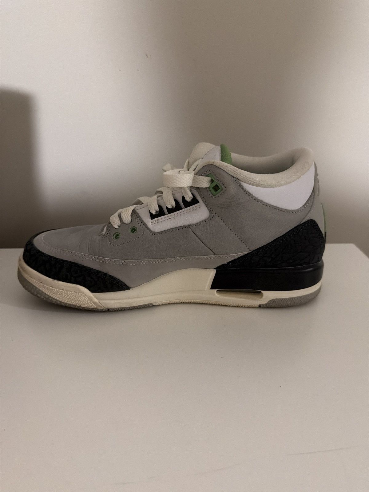 Jordan Brand Air Jordan 3 Retro "Chlorophyll" Size US 7 / EU 40 - 2 Thumbnail