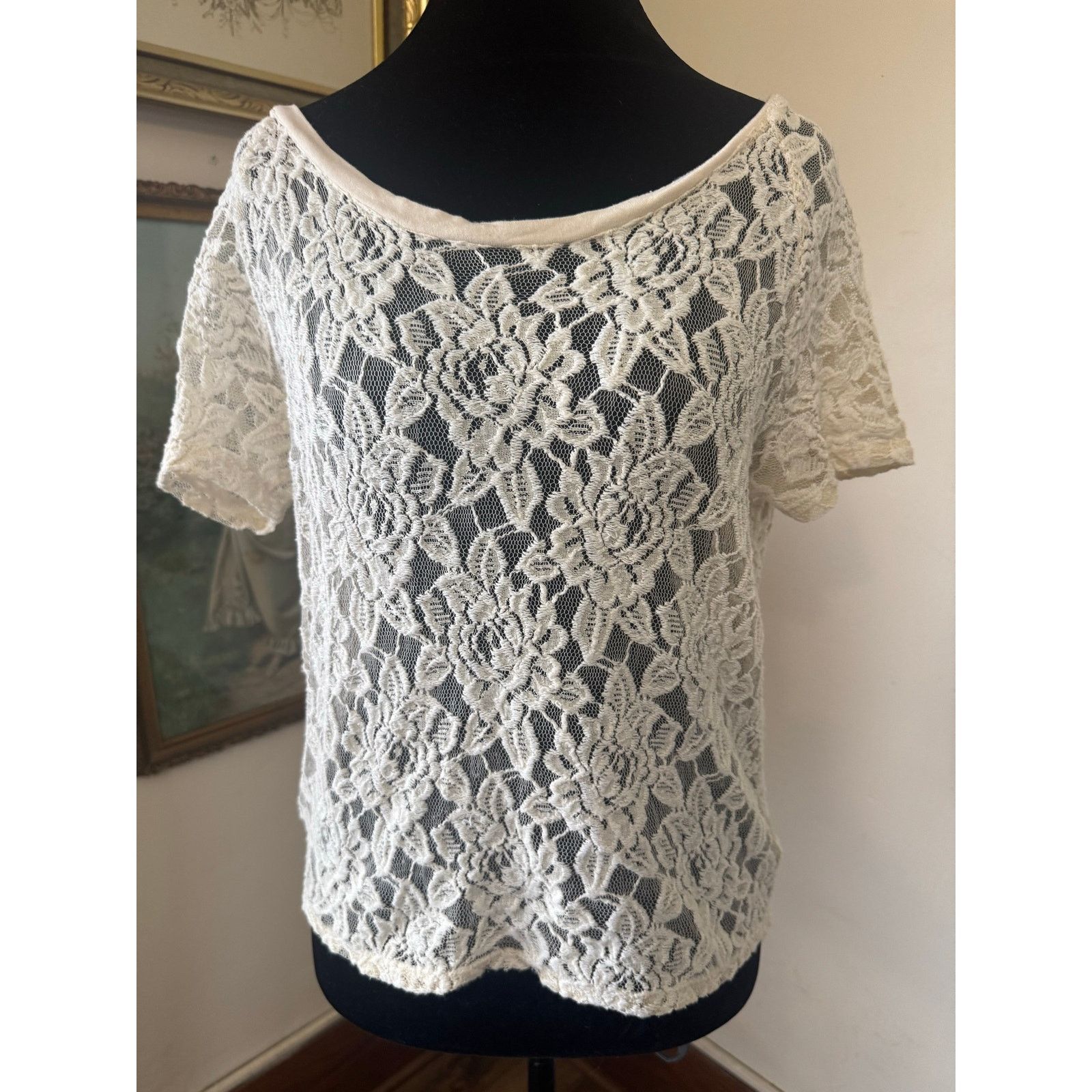 Express Express Cream Lace Top XS Sheer Floral Boho Cottagecore Size XS / US 0-2 / IT 36-38 - 1 Thumbnail