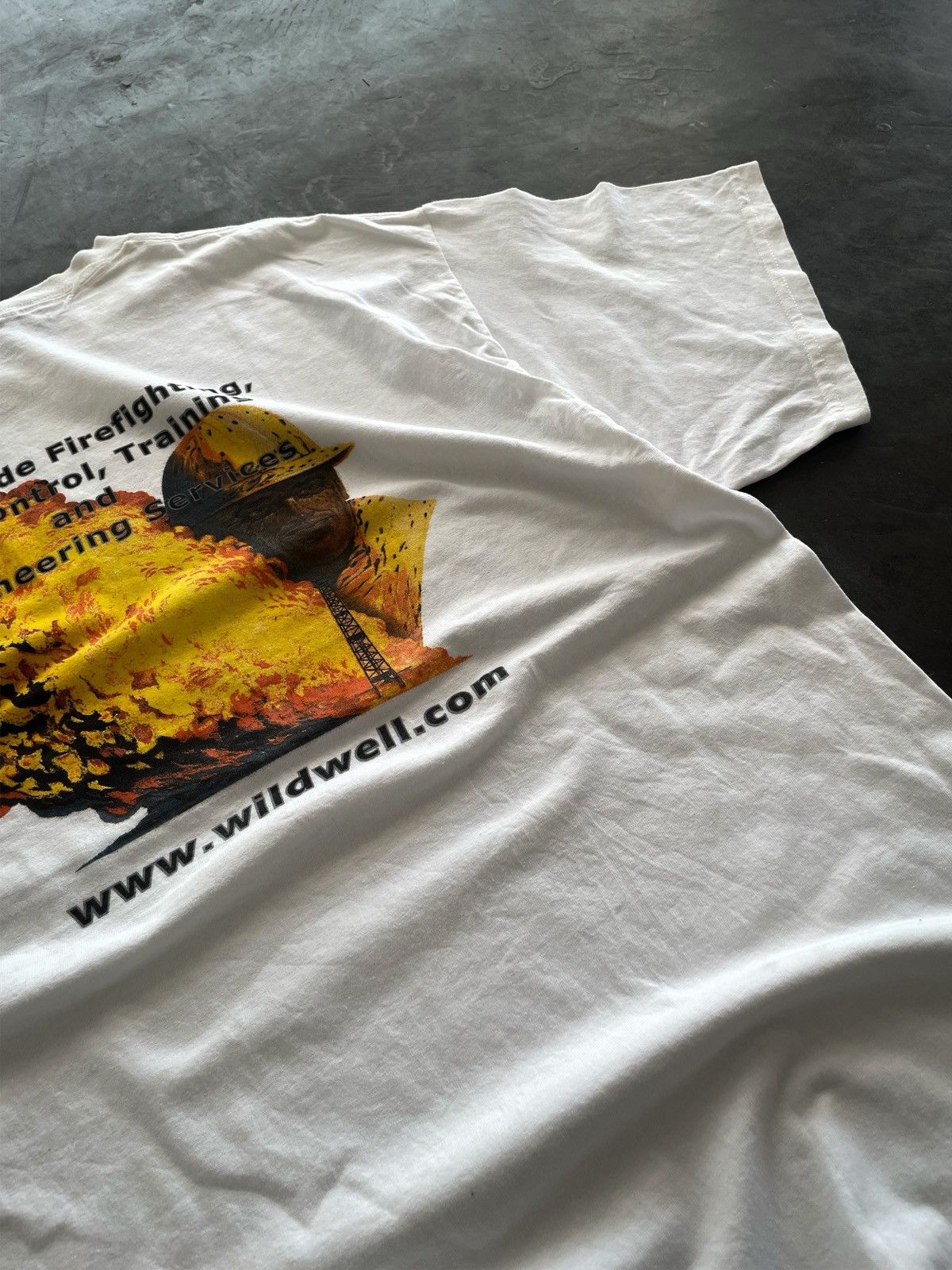 Delta Vintage Wild Well Control Firefighter Graphic Tee Size US XL / EU 56 / 4 - 6 Thumbnail