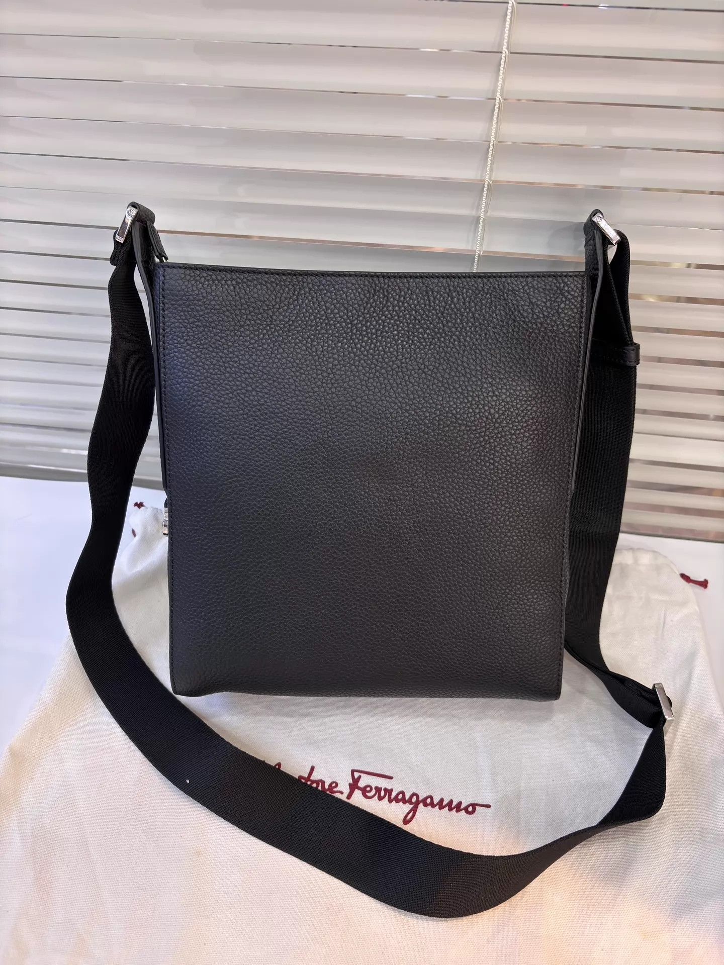 Salvatore Ferragamo Ferragamo Men's Black Leather Crossbody Bag New Size ONE SIZE - 8 Thumbnail