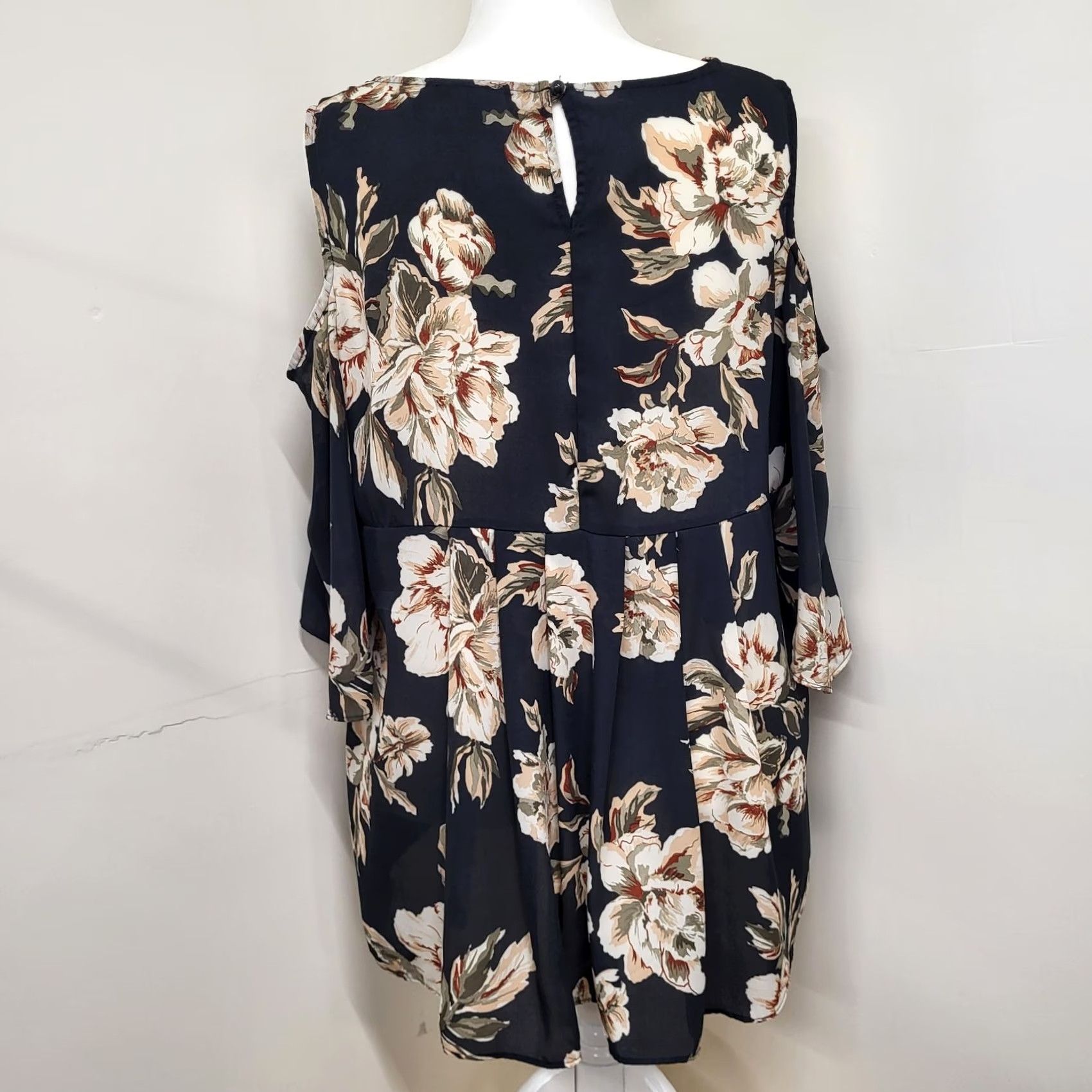 Vintage Moa Moa Women 2X Black Floral Cold Shoulder Semi Sheer Keyhole Back Elegant Blouse Shirt (2XL, Regular) Size XXL / US 16-18 / IT 52-54 - 7 Thumbnail