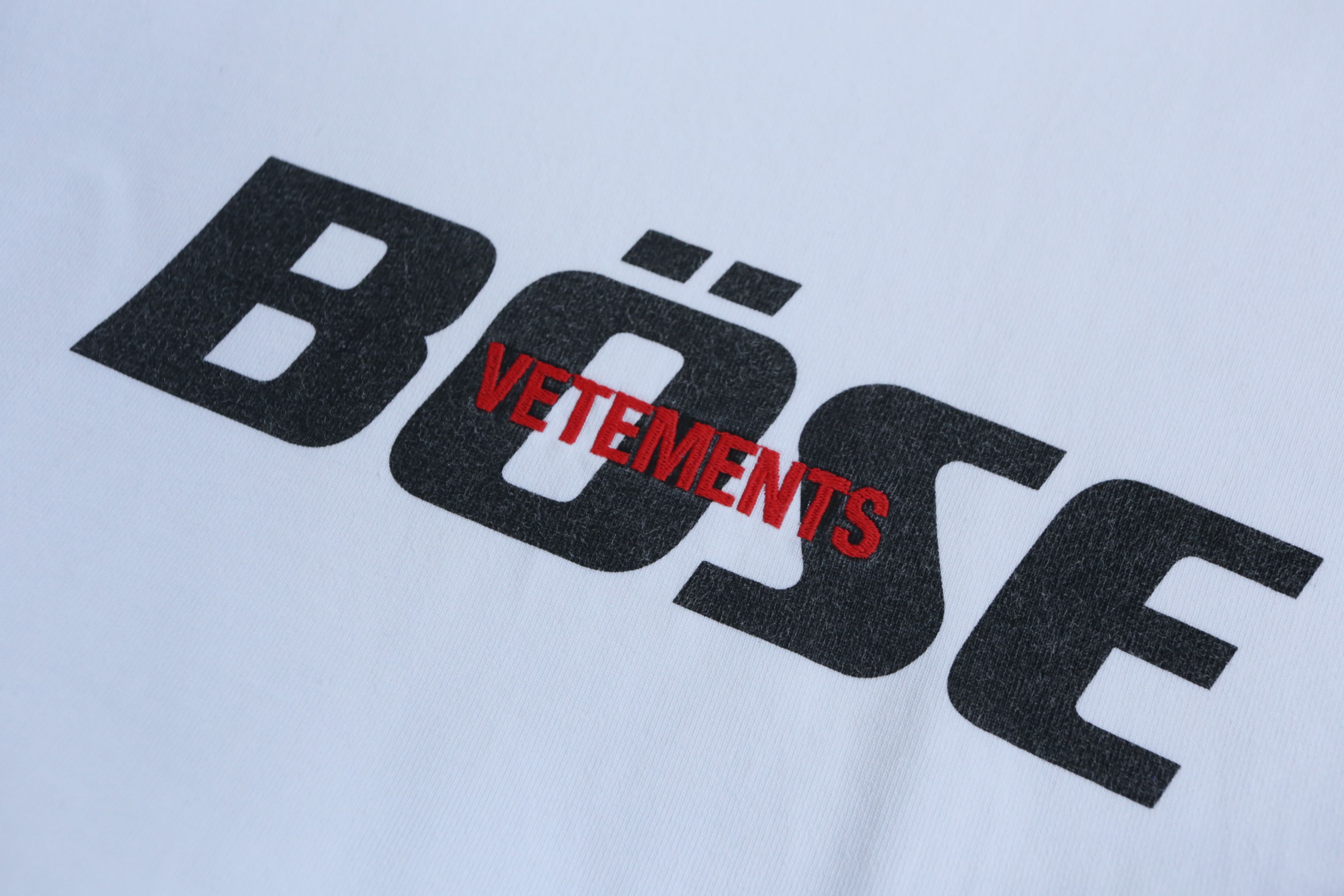 Vetements Vetements - S/S 20 - Angry/Bose Embroidered Tee Size US L / EU 52-54 / 3 - 8 Thumbnail