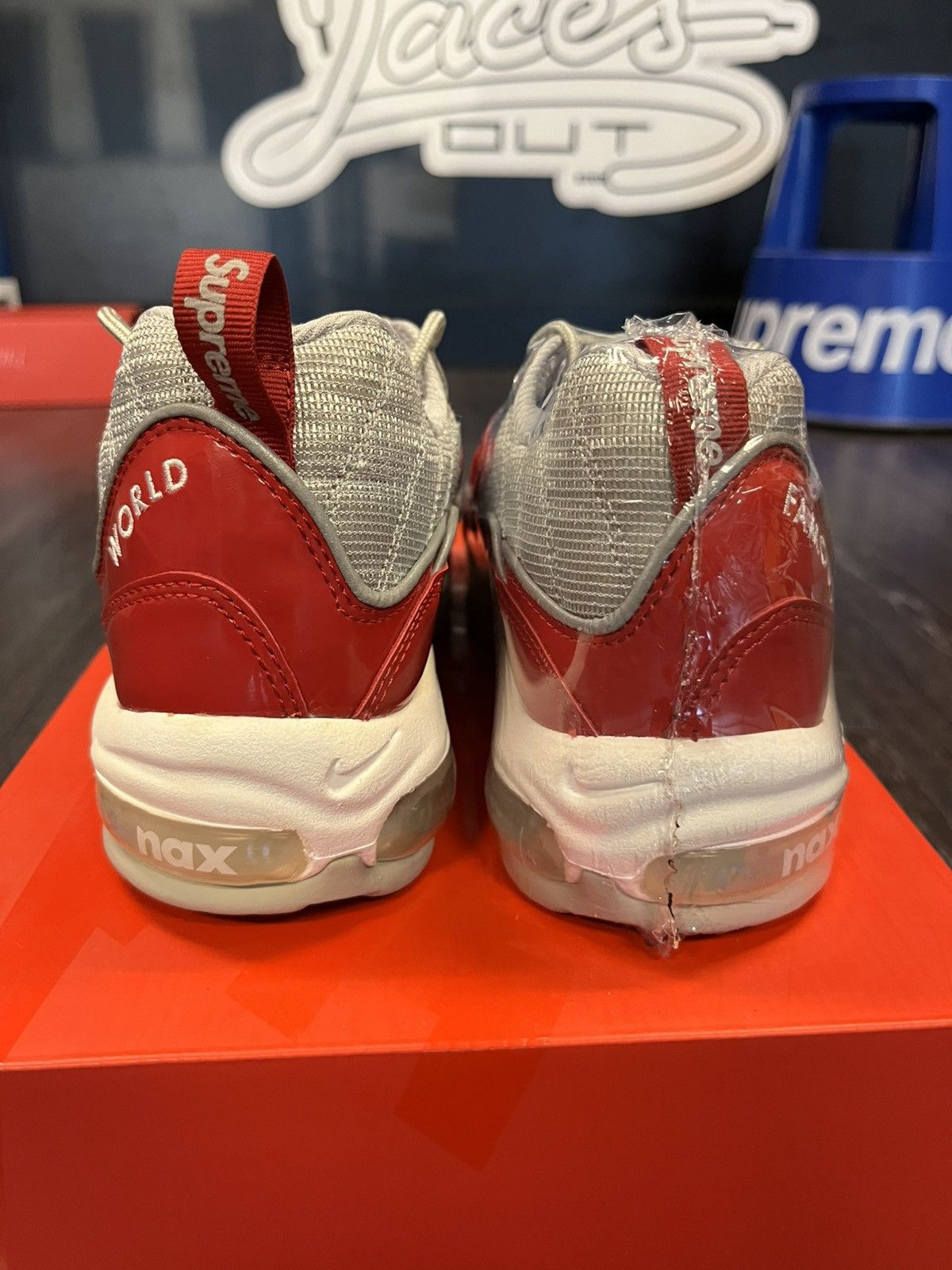 Nike × Supreme Nike Air Max 98 Supreme Varsity Red 2016 Size US 9.5 / EU 42-43 - 4 Thumbnail