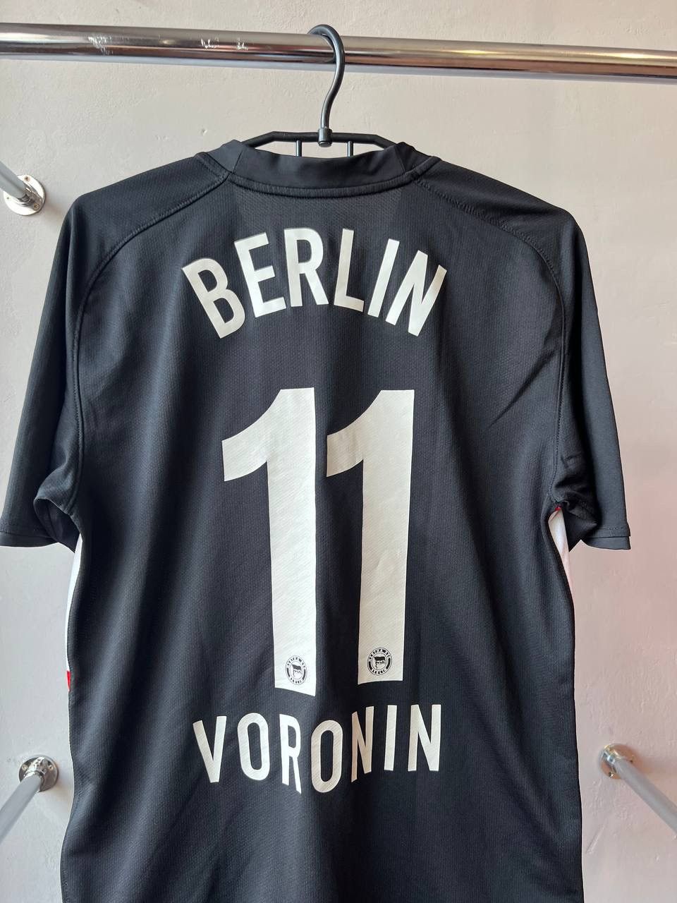 Nike 2008 HERTHA BERLIN #11 VORONIN AWAY SOCCER FOOTBALL JERSEY S Size US S / EU 44-46 / 1 - 13 Thumbnail