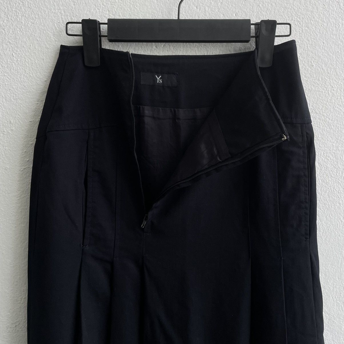 Yohji Yamamoto Y's by Yohji Yamamoto Black Pleated Midi Skirts Size 26" / US 2 / IT 38 - 4 Thumbnail