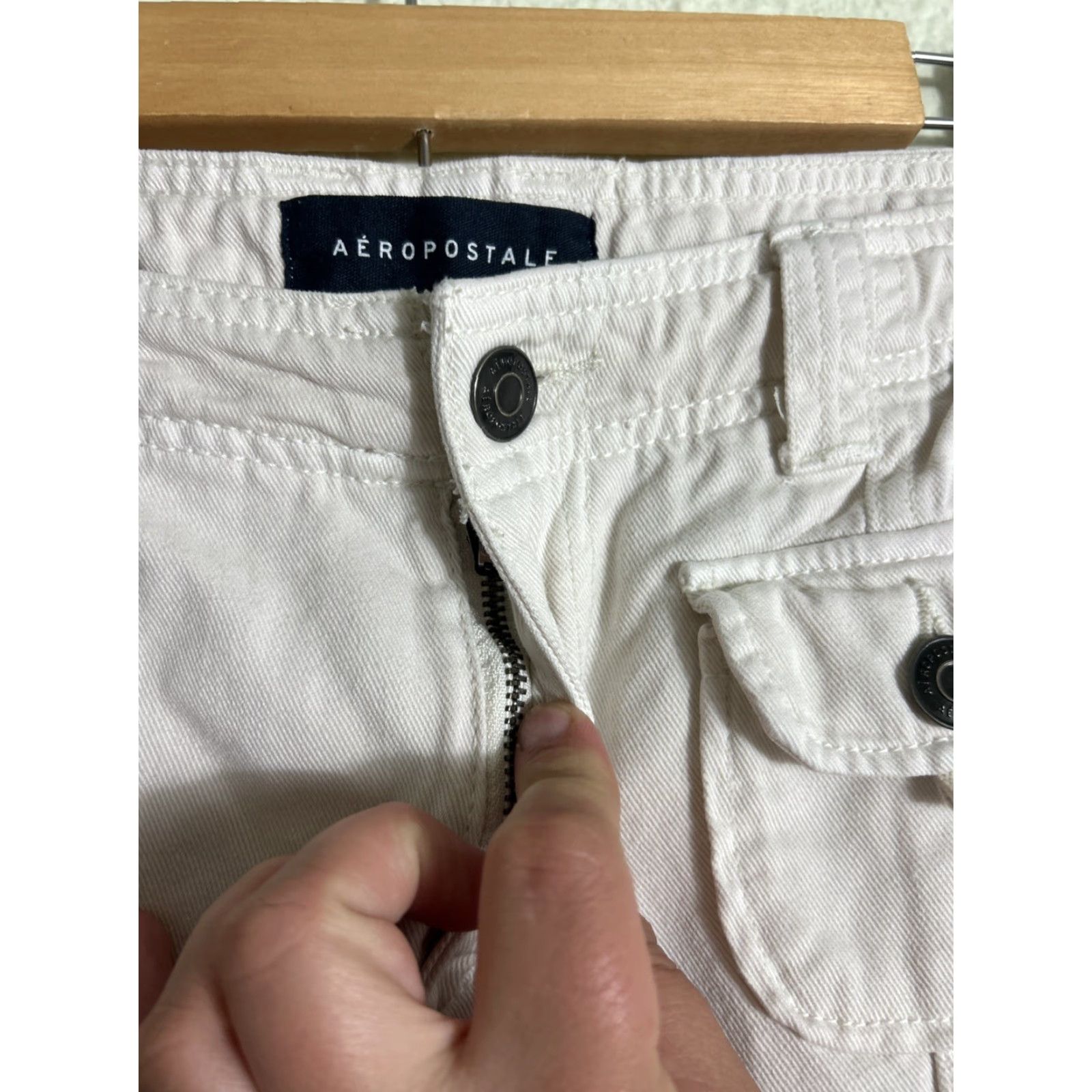 Vintage Aéropostale Pants Womens 4 White Low Rise Flare Front Flap Pocket 30x32 Denim, Khakis, Pockets, Zip Closure, Casual, Regular, White, Womens Size 27" / US 4 / IT 40 - 6 Thumbnail