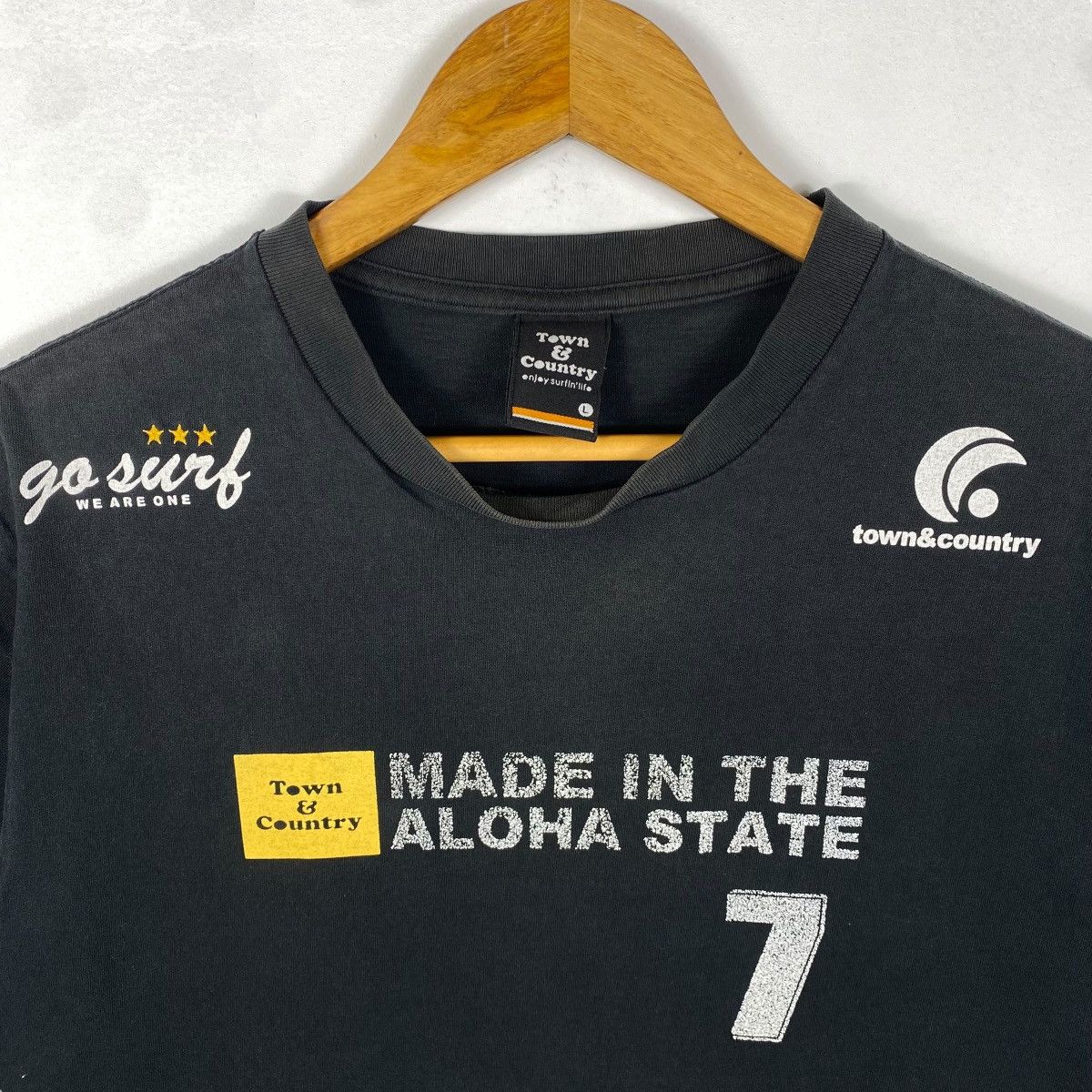 Vintage Vintage TOWN & COUNTRY Made In The Aloha State Faded Tee Size US L / EU 52-54 / 3 - 2 Thumbnail
