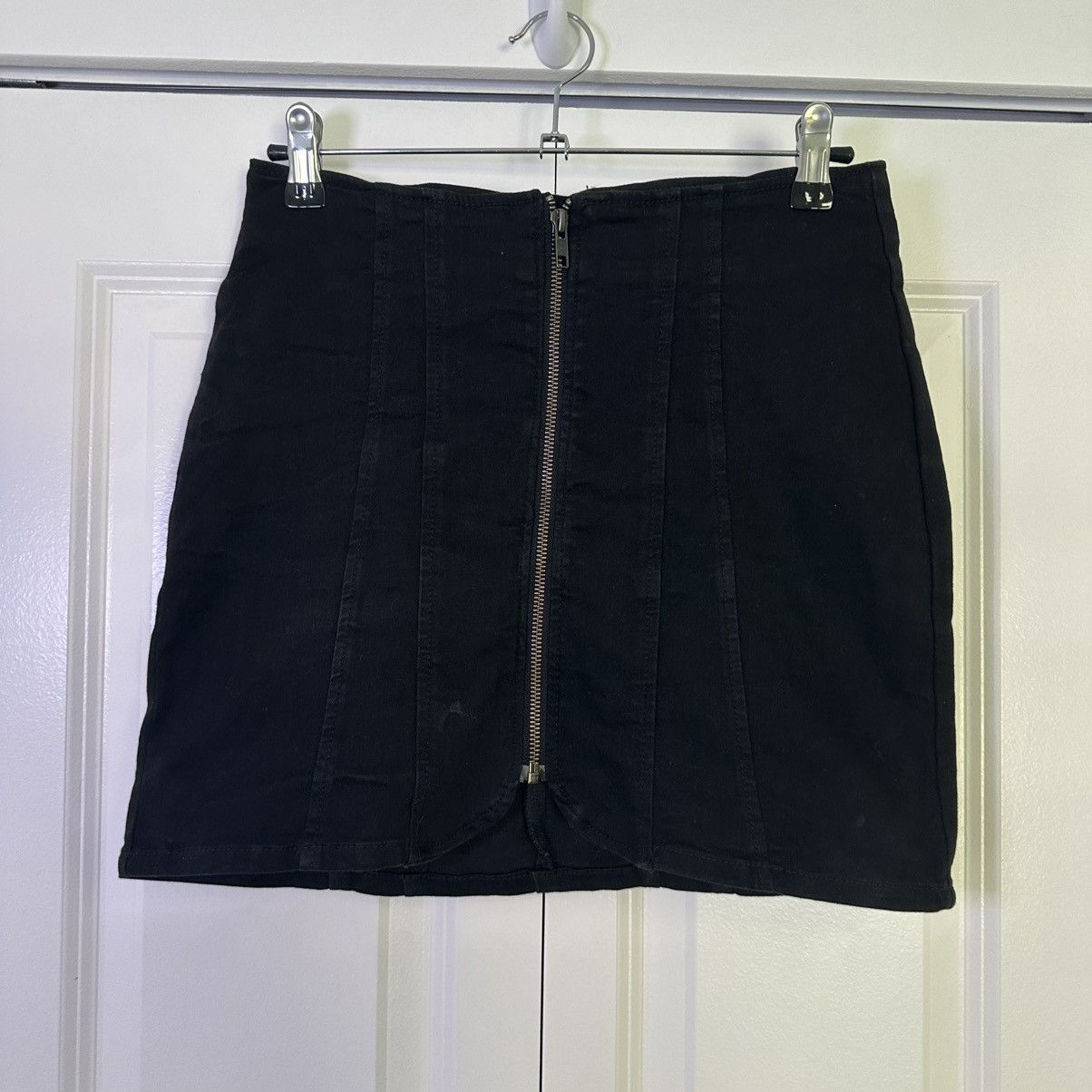 Free People Free People We The Free Layla Black Denim Mini Skirt Sz 4 Size 27" / US 4 / IT 40 - 1 Thumbnail
