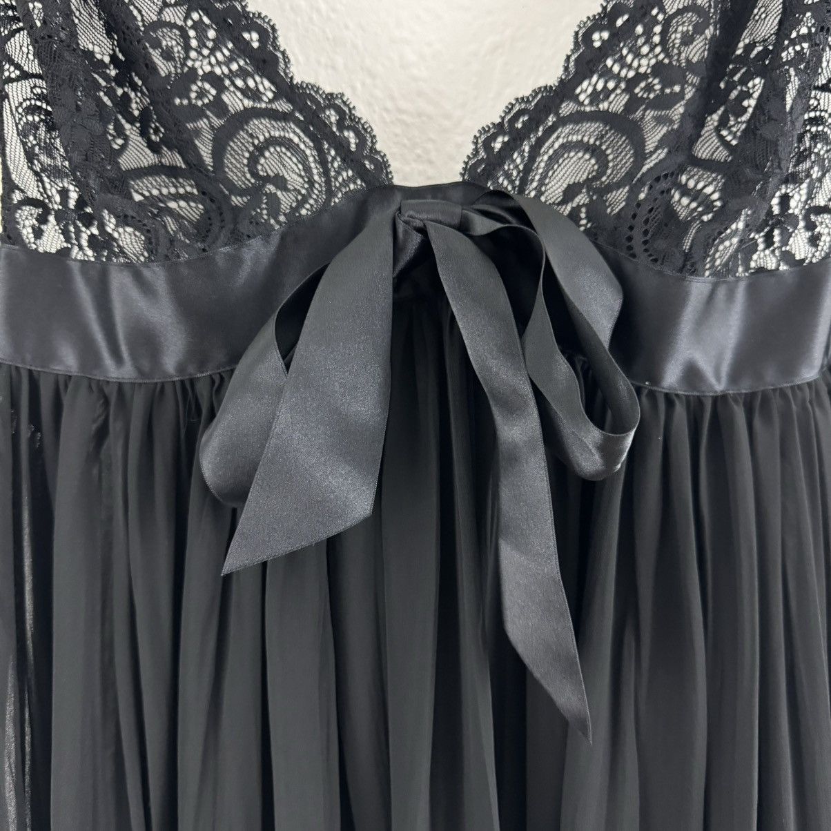Victoria's Secret VICTORIAS SECRET Black Satin Bow Pleated Lace Babydoll Slip Size M / US 6-8 / IT 42-44 - 6 Thumbnail