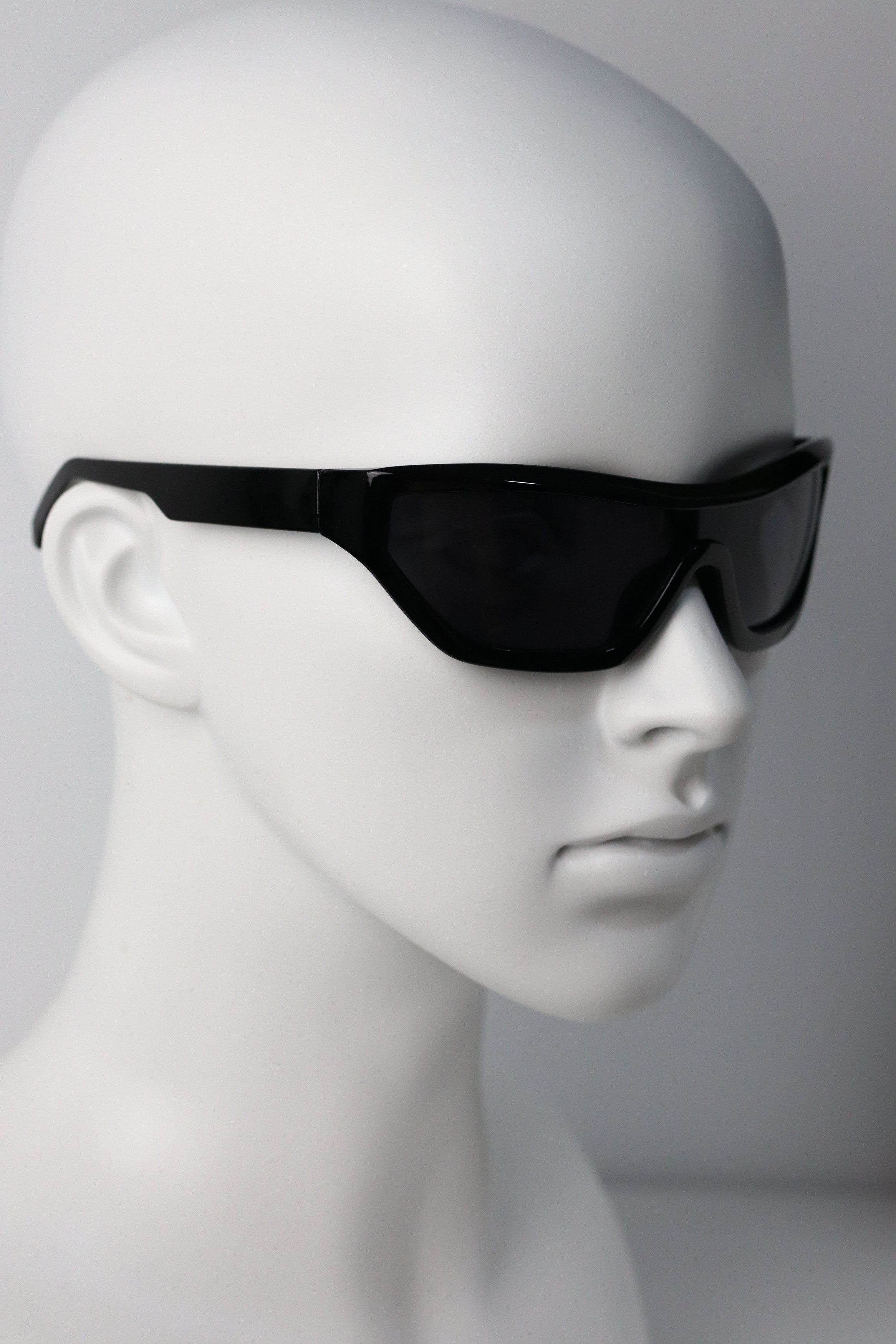 Japanese Brand Y2k Avant Garde Futuristic Rectangle Black Sunglasses OS Size ONE SIZE - 4 Thumbnail