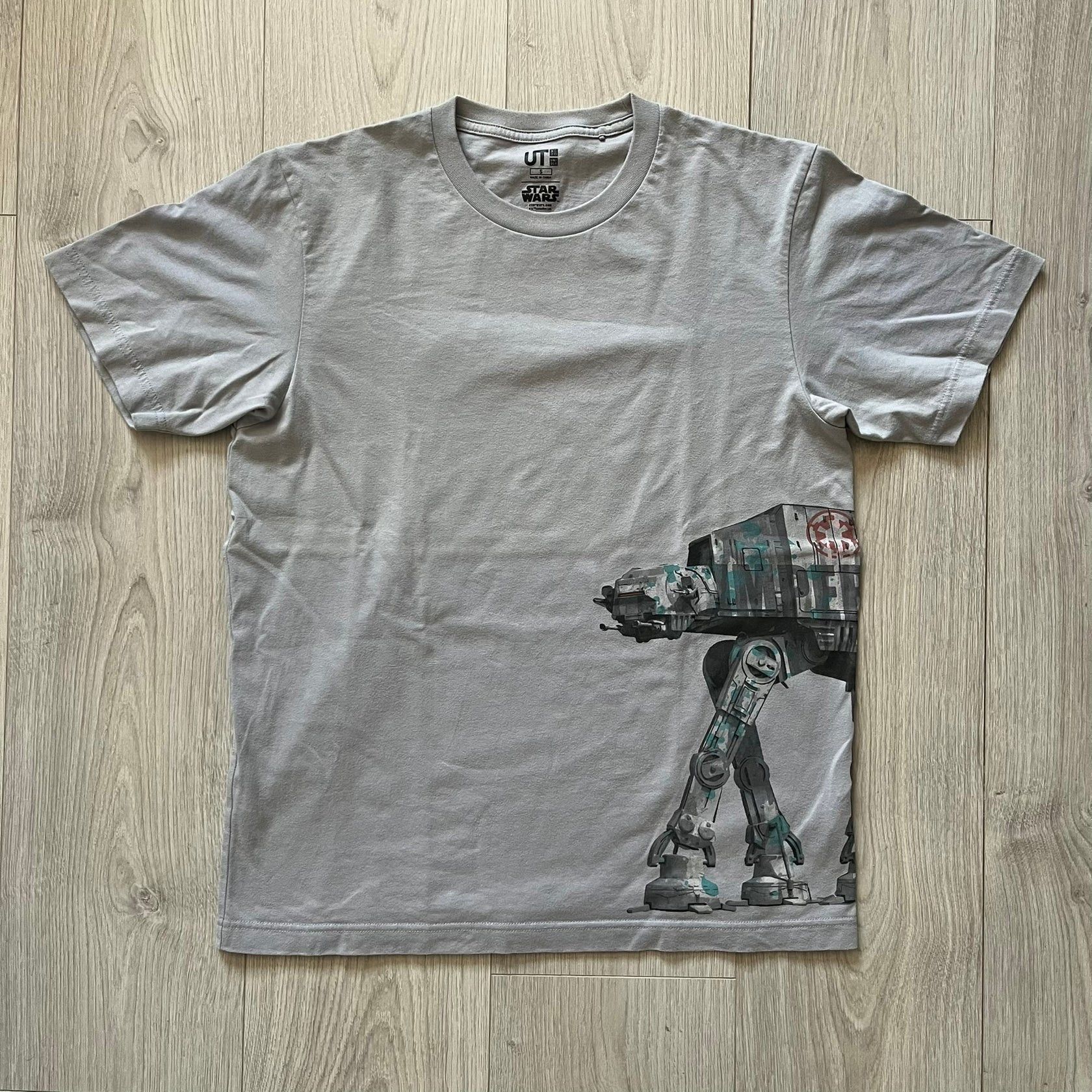 Uniqlo Star Wars AT-AT Uniqlo Tee Size US S / EU 44-46 / 1 - 1 Thumbnail