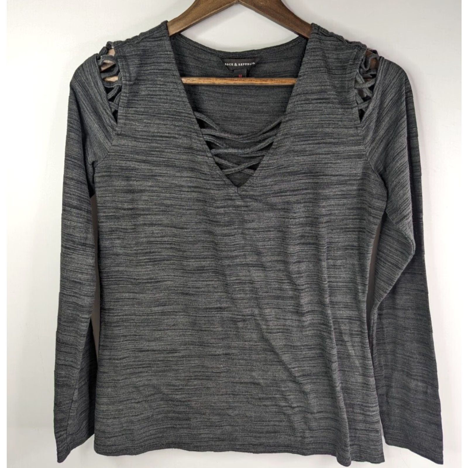 Vintage Rock & Republic Blouse Womens Medium Long Sleeve V-Neck Strappy Grey Knit Top Size M / US 6-8 / IT 42-44 - 2 Thumbnail