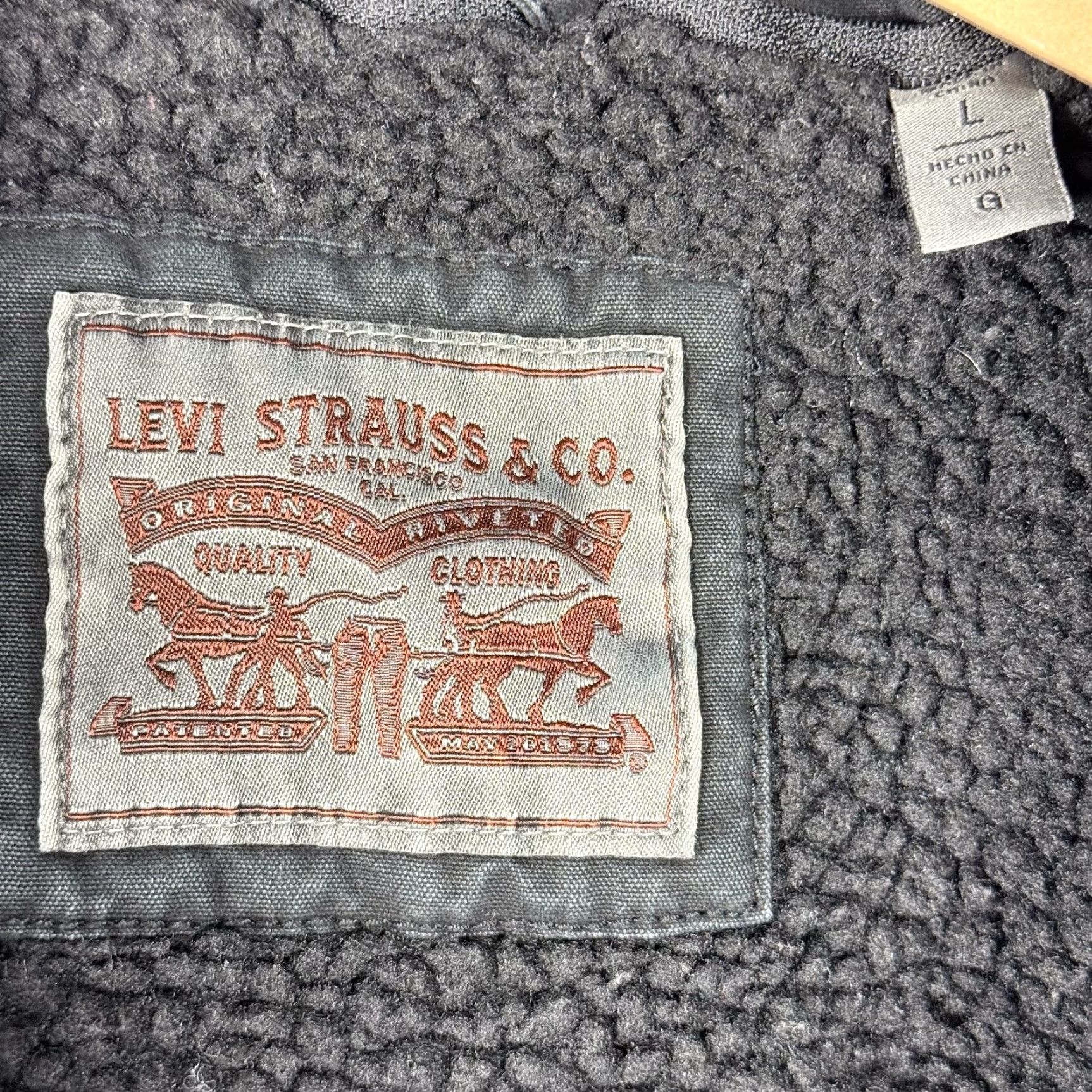Levi's Trucker Jacket Men Regular Size L Black Denim Military-Style Sherpa Lined Solid Pattern Vintage: No