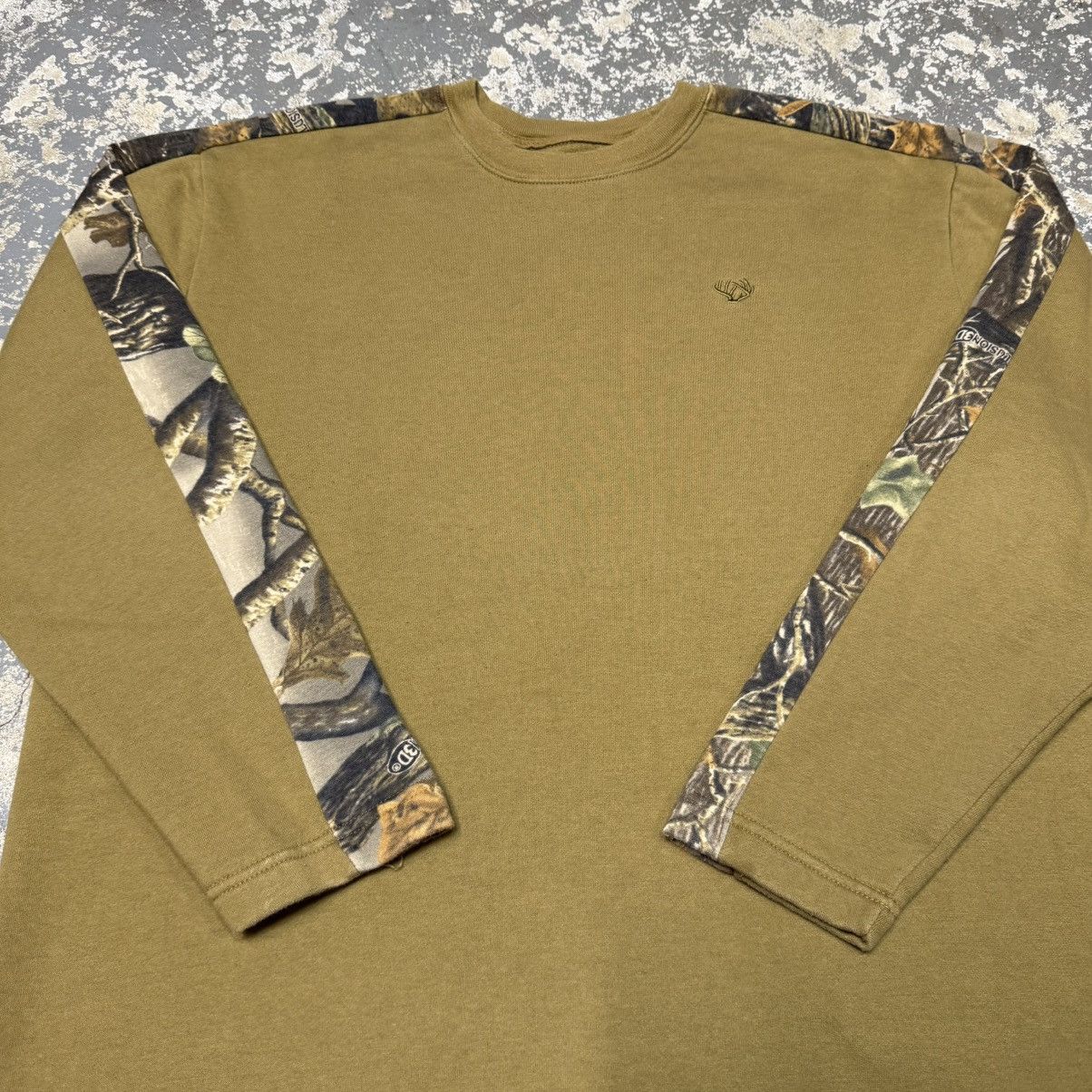 Vintage Vintage Cabelas RealTree Essential Camo Crew Sweatshirt Size US L / EU 52-54 / 3 - 10 Thumbnail