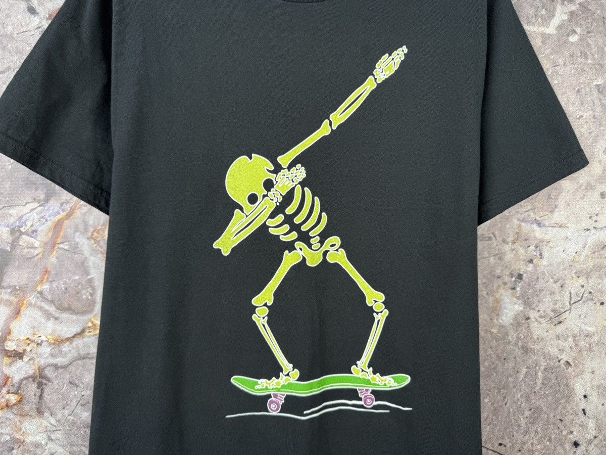 Port & Company Dabbing Skeleton Skateboard Graphic T Shirt Mens Retro Tee Size US S / EU 44-46 / 1 - 5 Thumbnail