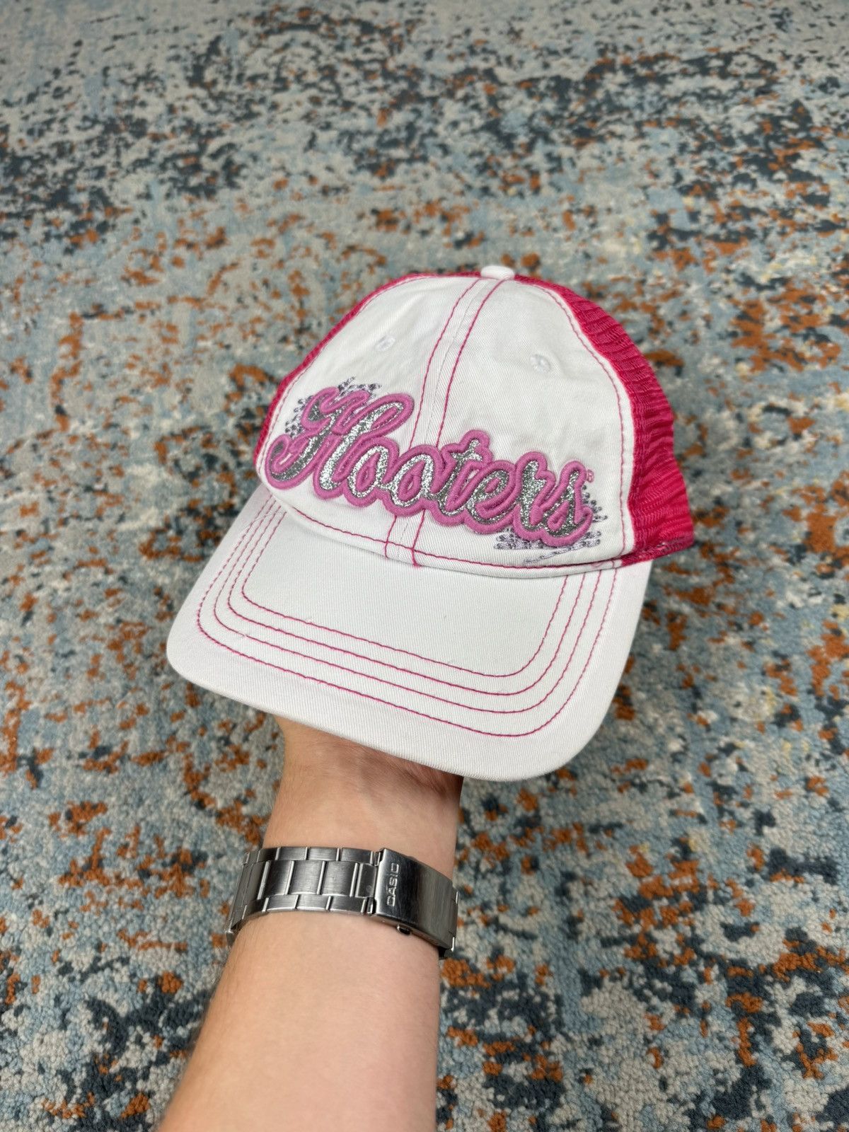 Vintage Vintage Y2K Hooters mesh trucker hat glitter barbie style Size ONE SIZE - 1 Thumbnail