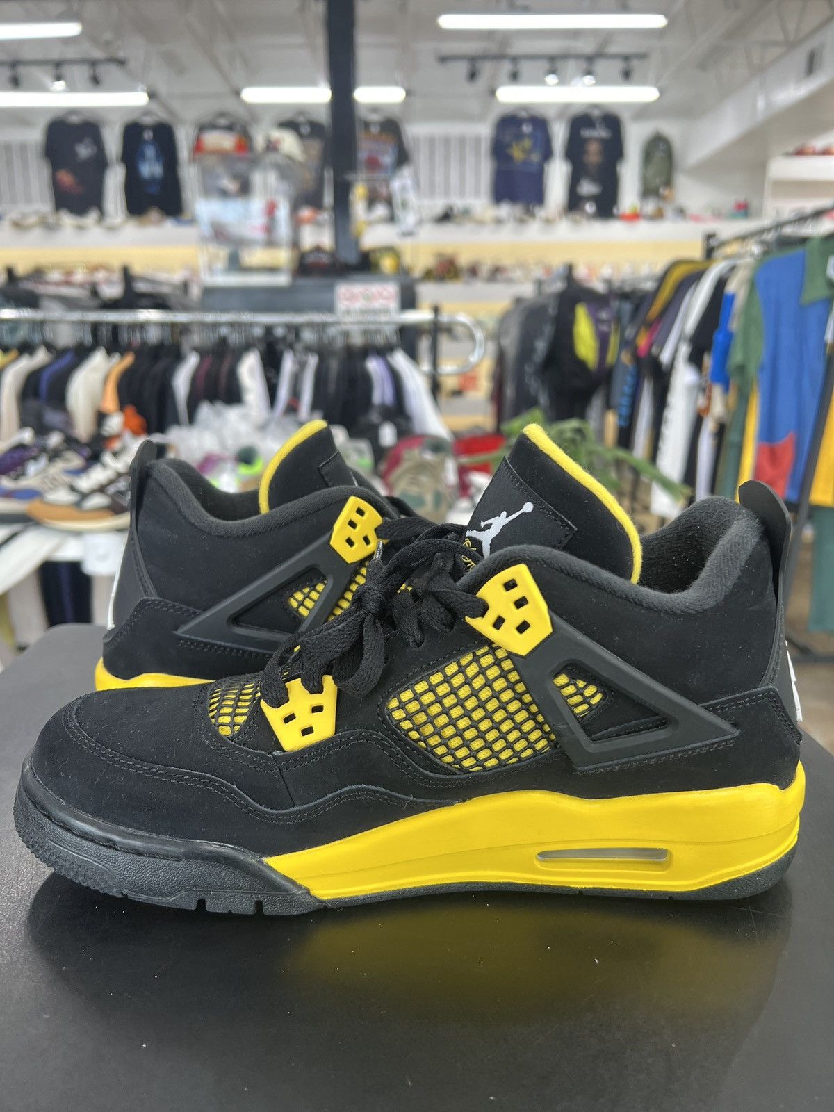Jordan Brand Air Jordan 4 Thunder Sz. 7Y (2023) Size US 7 / EU 40 - 3 Thumbnail