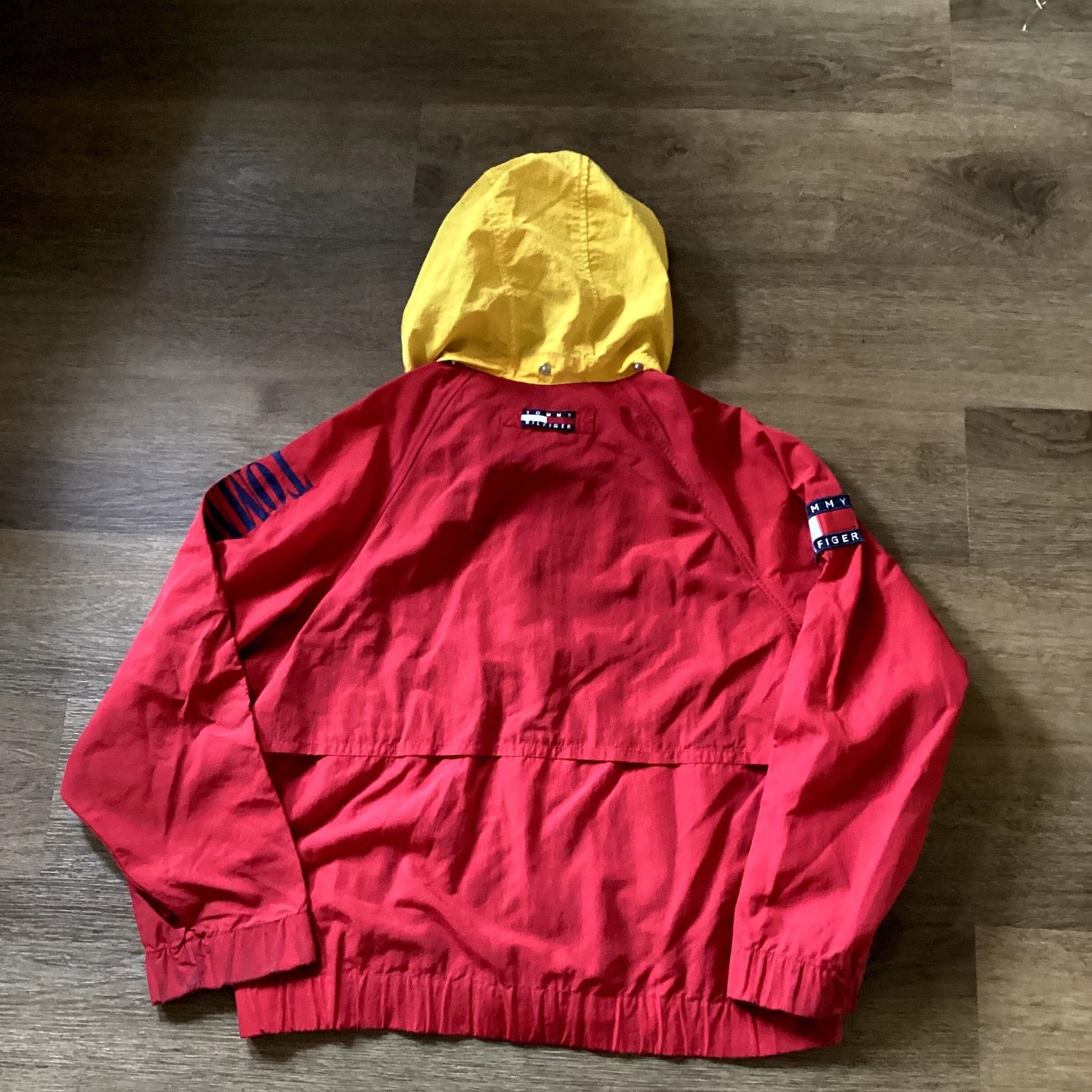 Tommy Hilfiger Vintage Tommy Hilfiger windbreaker Size US M / EU 48-50 / 2 - 2 Thumbnail