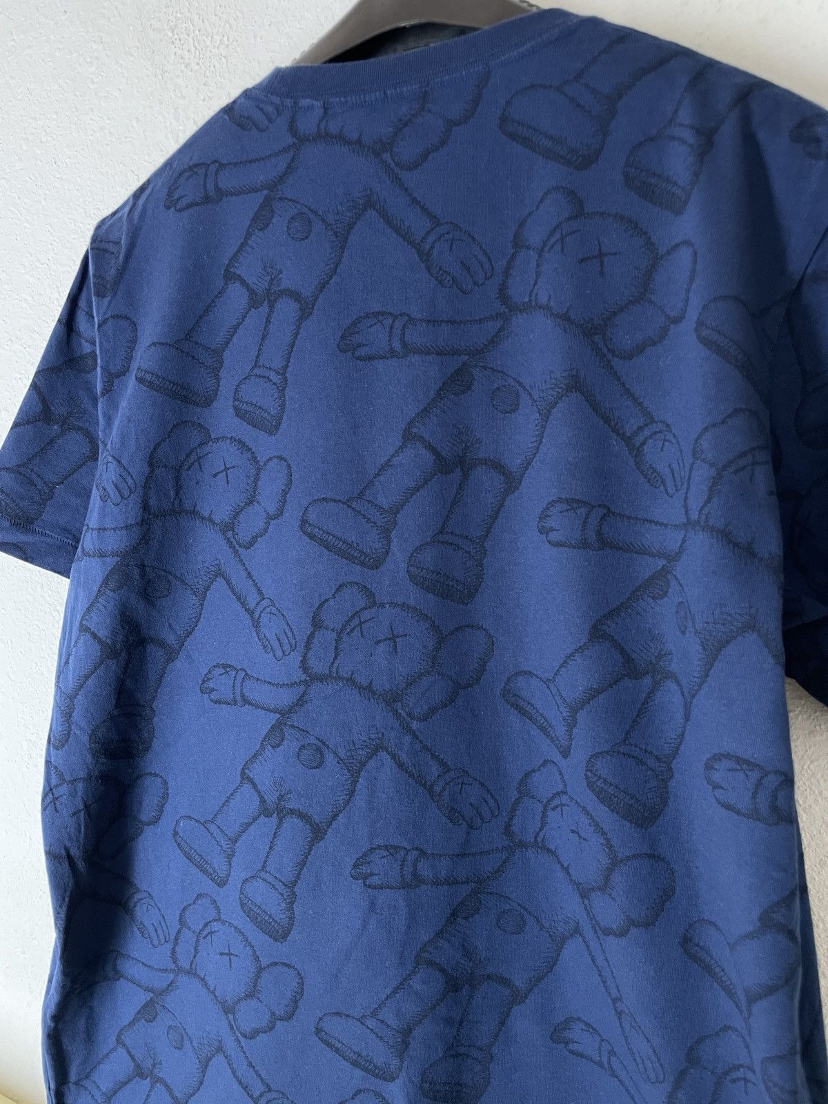 Kaws × Uniqlo Uniqlo X Kaws monogram T shirt tee Size US L / EU 52-54 / 3 - 10 Thumbnail