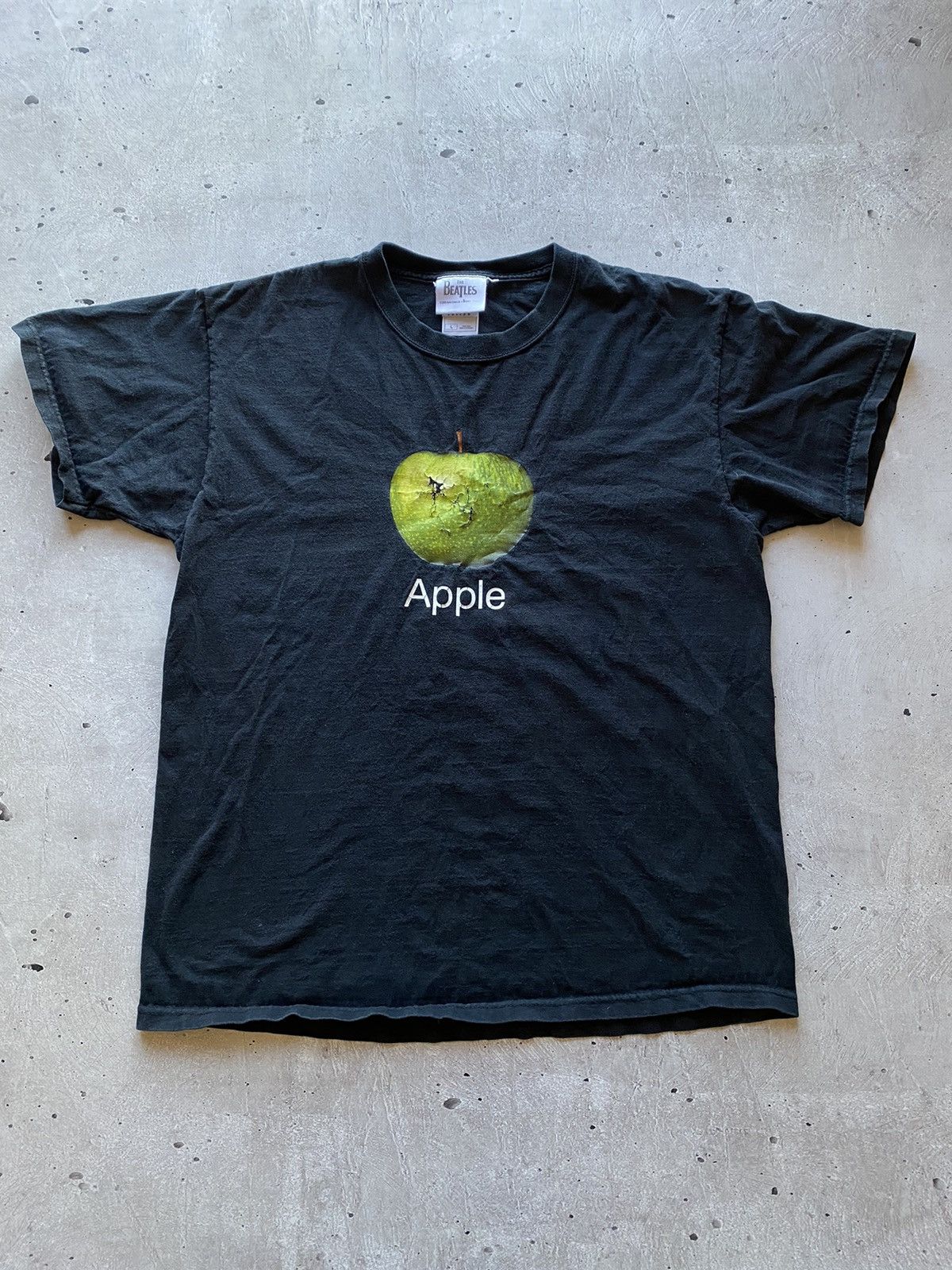 Band Tees Vintage Y2K 2005 The Beatles Apple tee sun faded big logo Size US L / EU 52-54 / 3 - 2 Thumbnail