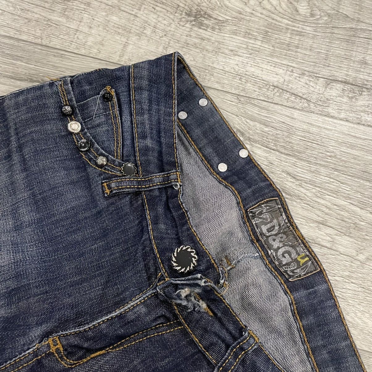 Dolce & Gabbana × Vintage Vintage D&G Dolce Gabbana shorts denim jeans big logo beach Size 30" / US 8 / IT 44 - 6 Thumbnail