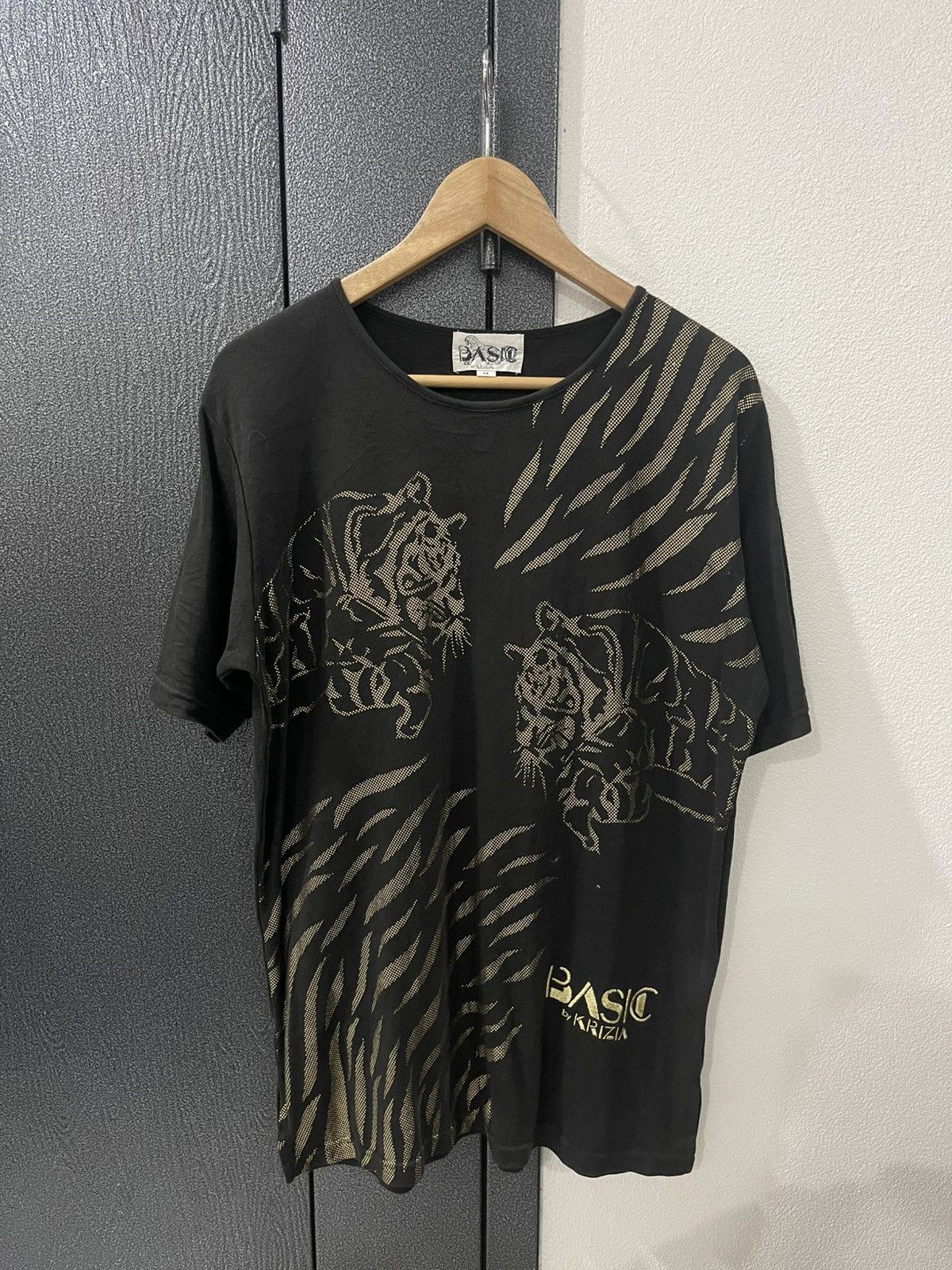 Krizia Vintage Basic by Krizia Tiger Print Tshirt Size M / US 6-8 / IT 42-44 - 1 Thumbnail