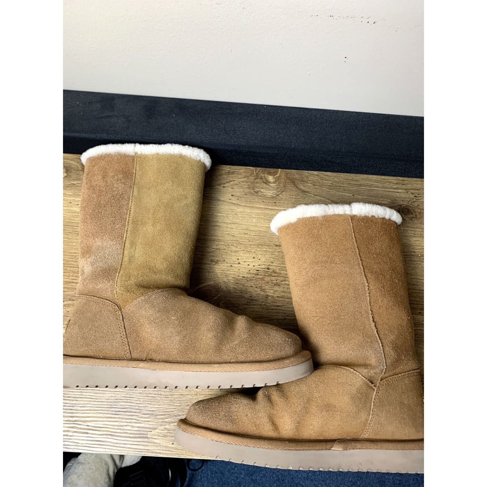 Vintage KOOLABURRA by UGG Boots Kinslei Mid Calf Chestnut Suede Sheepskin Buttons Womens Size 7 Size US 7 / IT 37 - 7 Thumbnail