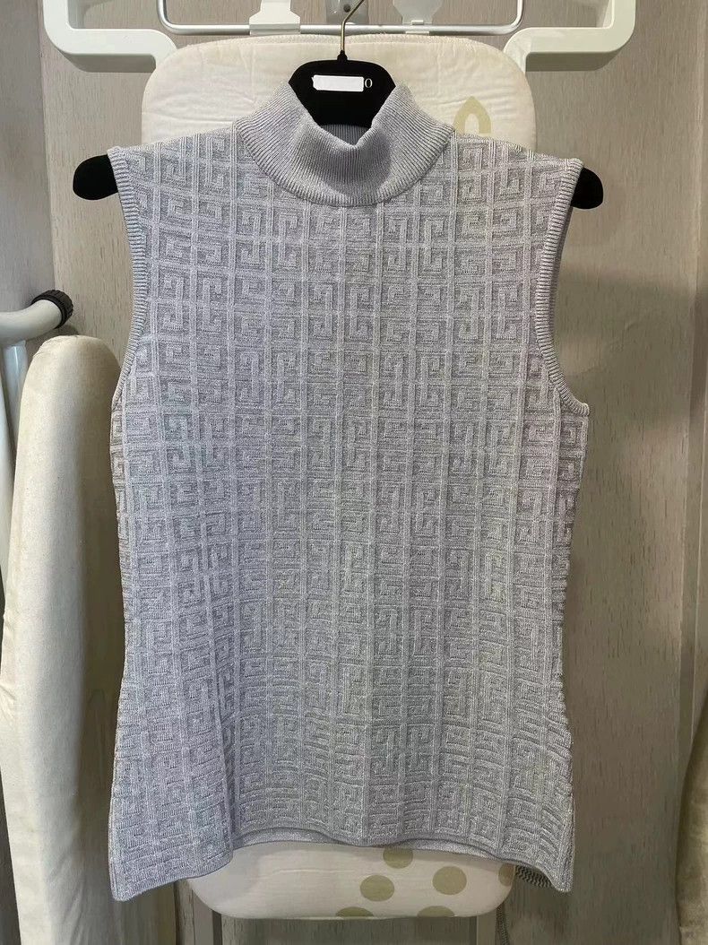 Givenchy Givenchy Gray Knit Vest, Size S, Greek Pattern Embossed Size US S / EU 44-46 / 1 - 1 Thumbnail