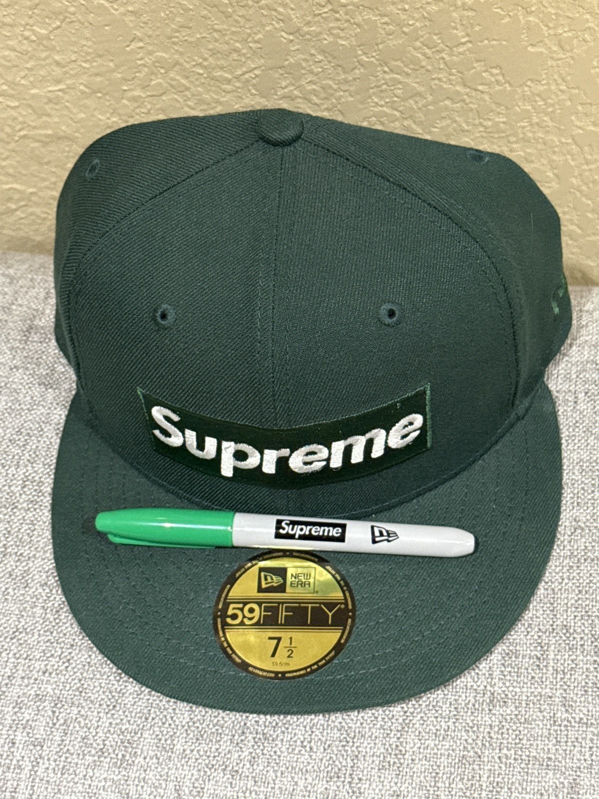 Supreme New Era Sharipe