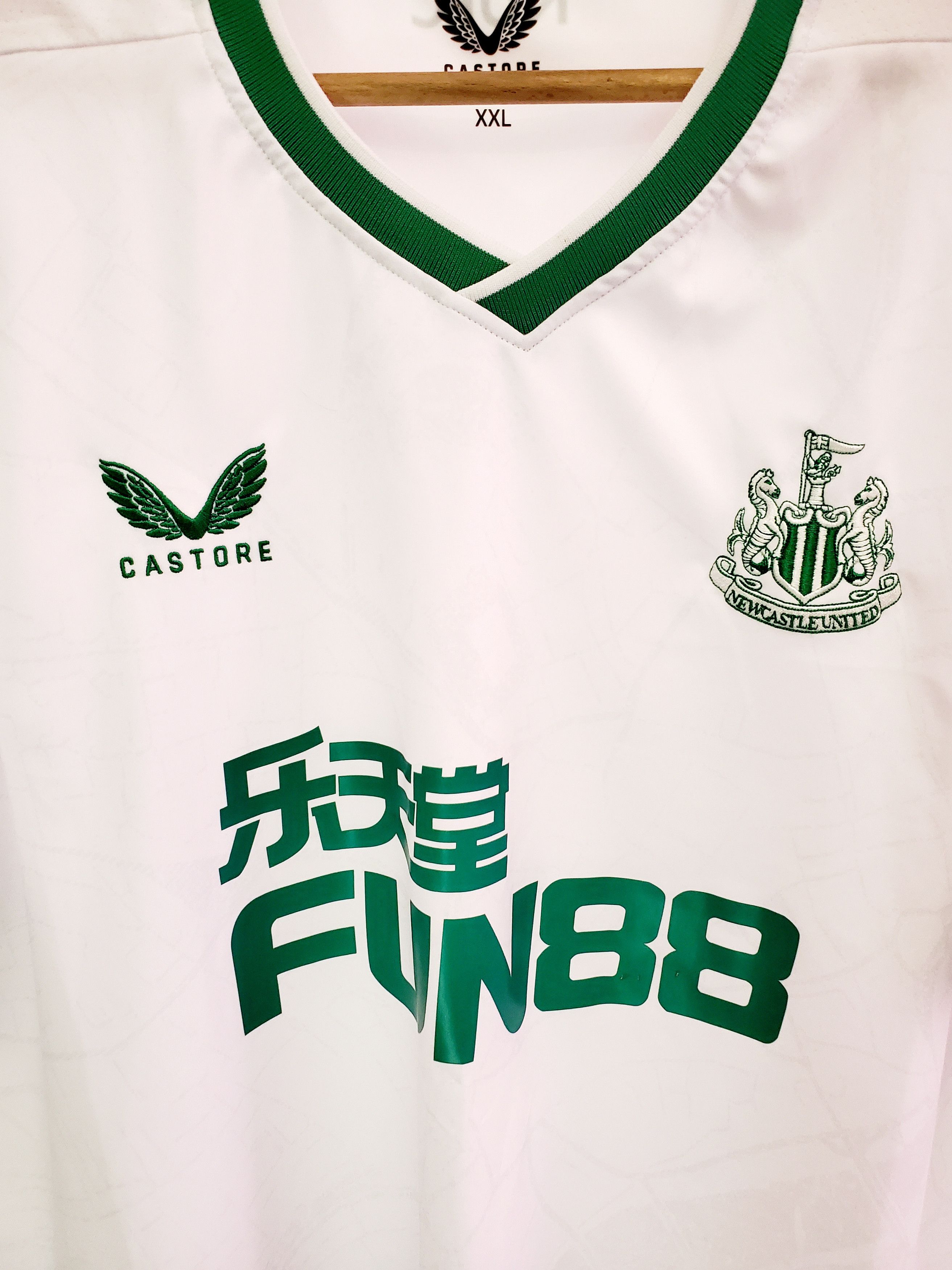 Castore Newcastle United 2022-23 away jersey perfect condition XXL Size US XXL / EU 58 / 5 - 3 Thumbnail
